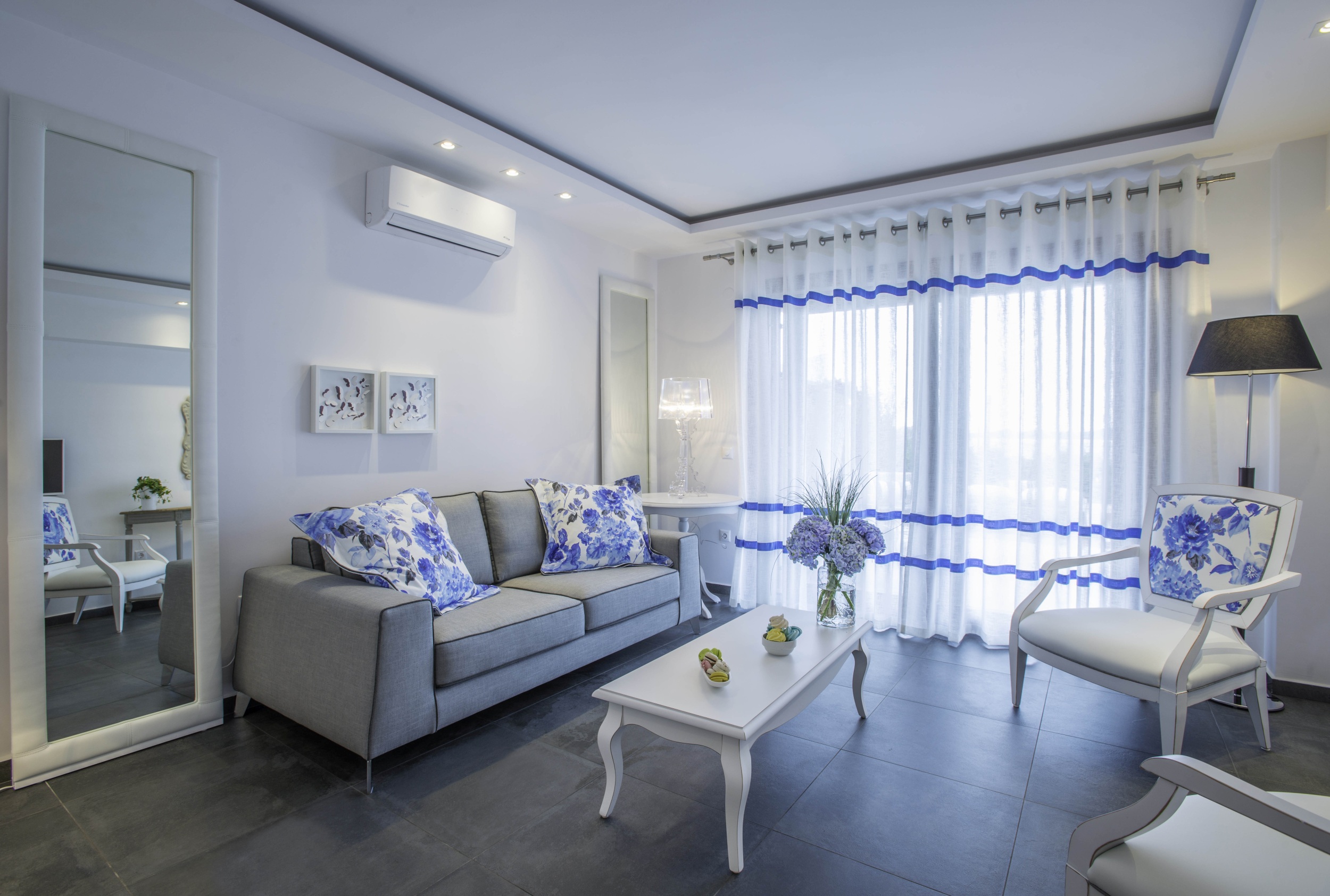 Klassich griechischer Stil in weiß und blau