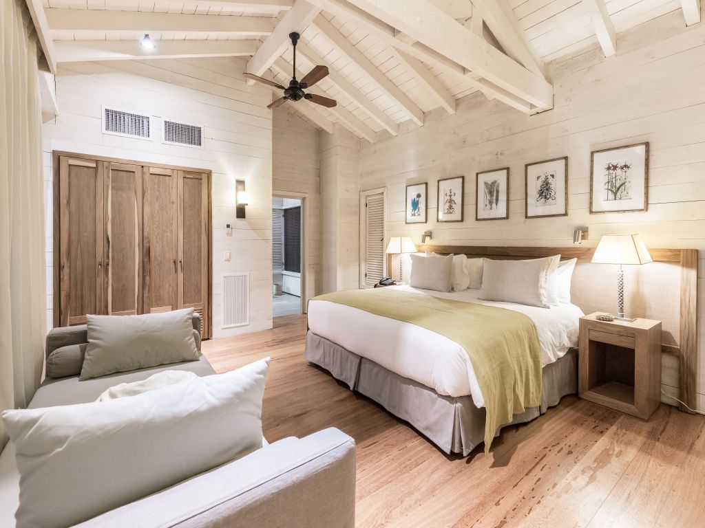 Das Schlafzimmer der Master Villa in hellem Design