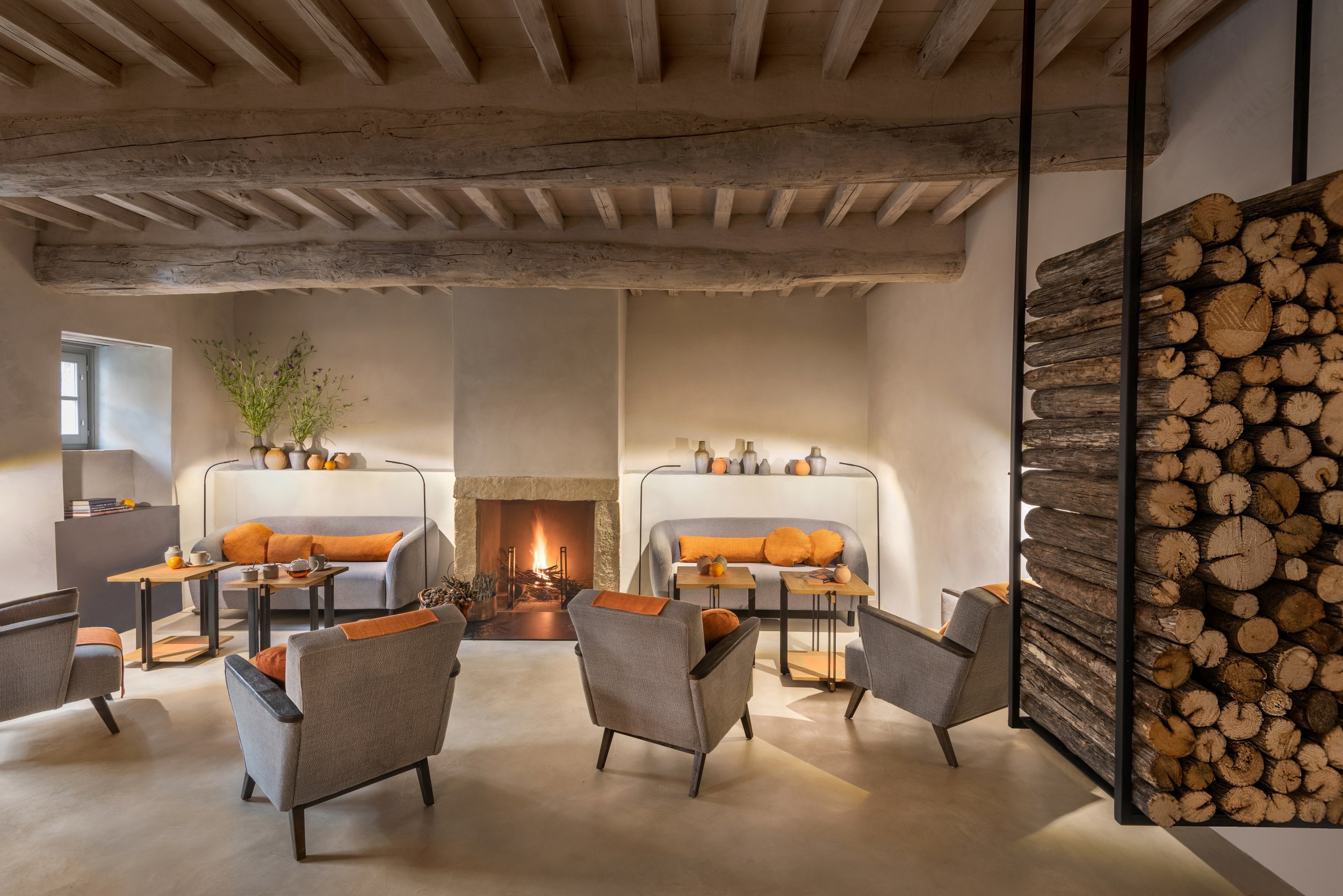 Entspannen Sie am gemütlichen Kaminfeuer