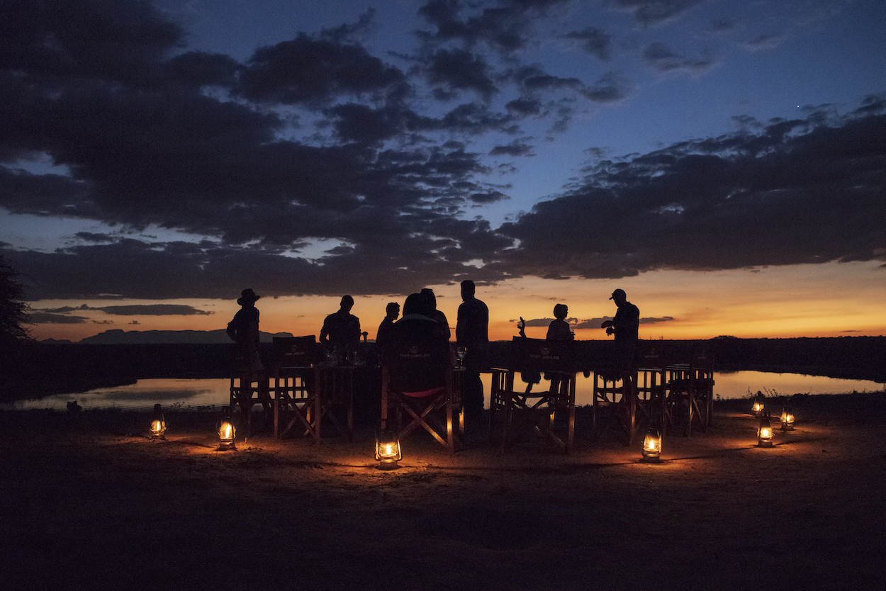 Zum Sonnenuntergang die berühmten Sundowner-Häppchen genießen
