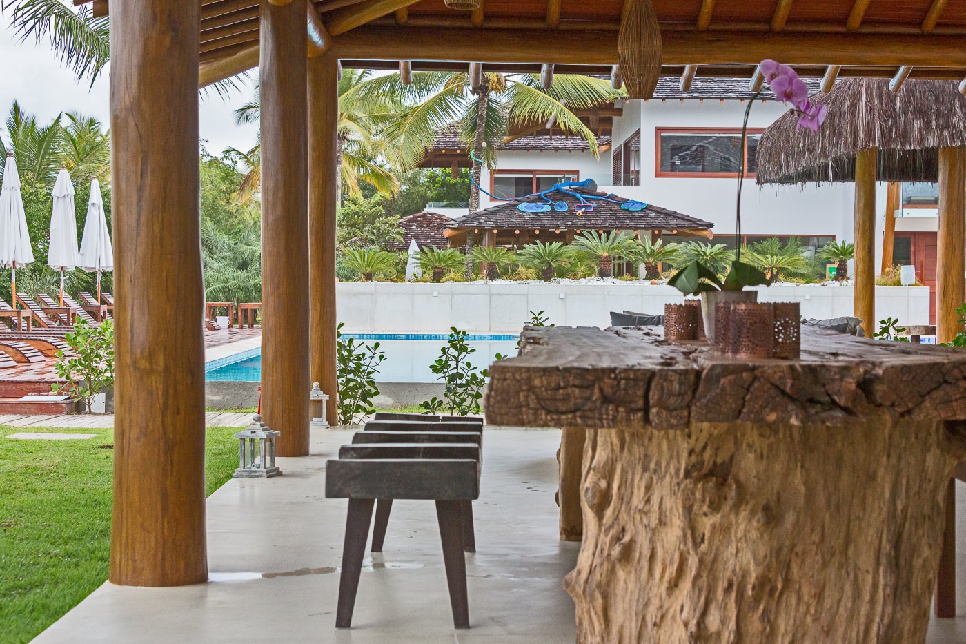 Entspannen Sie an der Pool Bar 