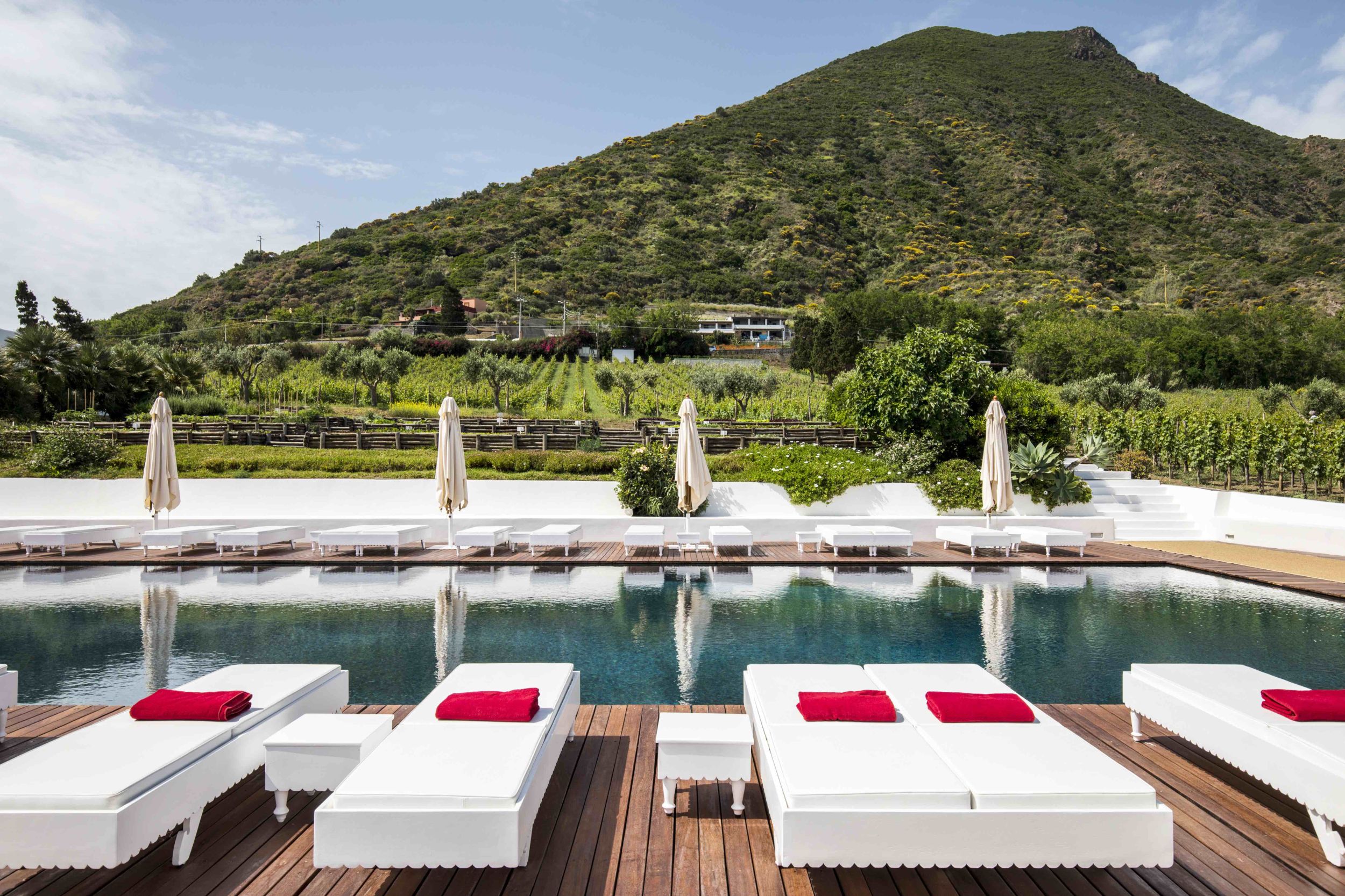 Entspannung und Ruhe bietet der Pool des Luxus-Resorts