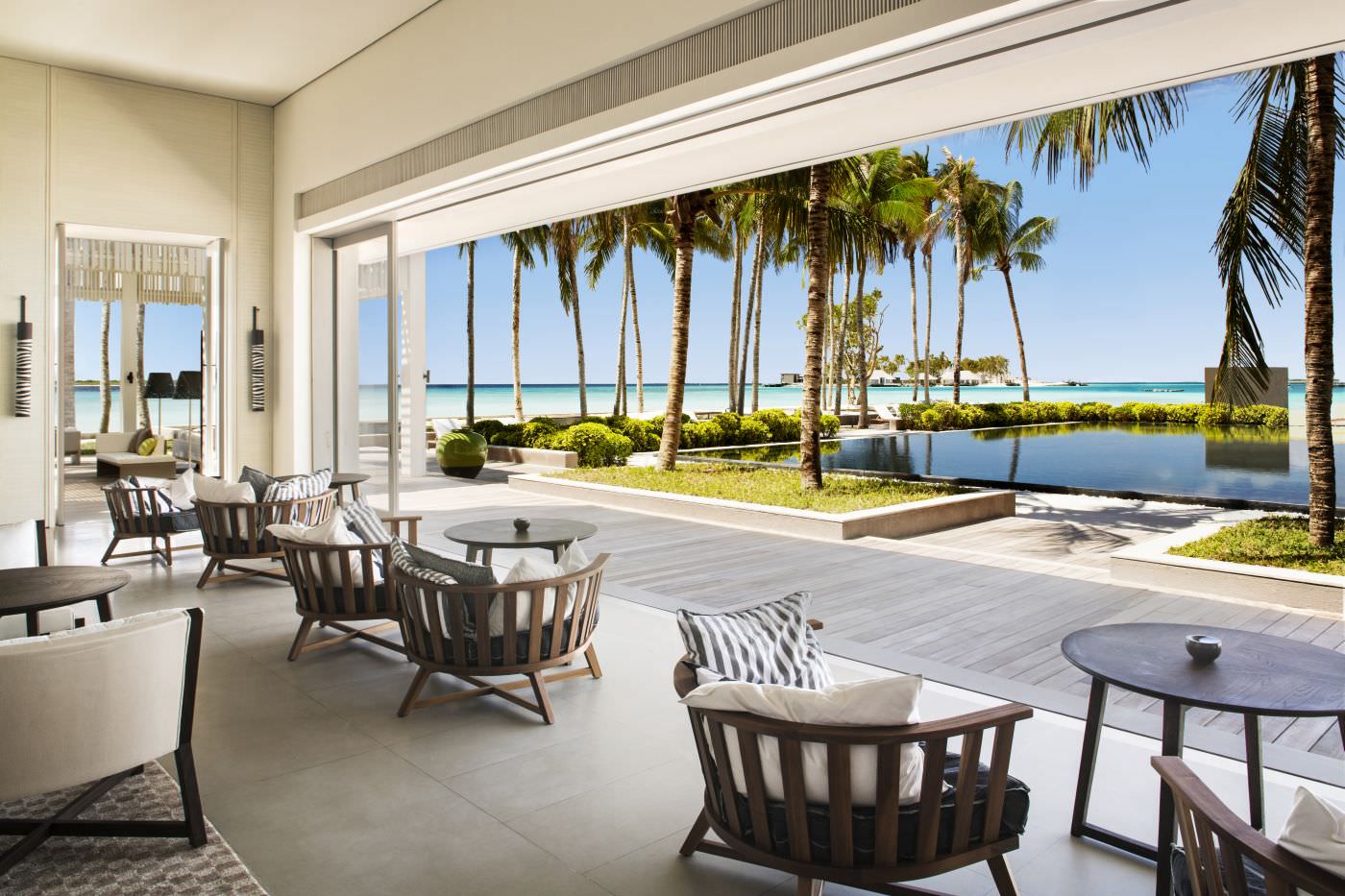 Genießen Sie einen Drink in der "White Bar"