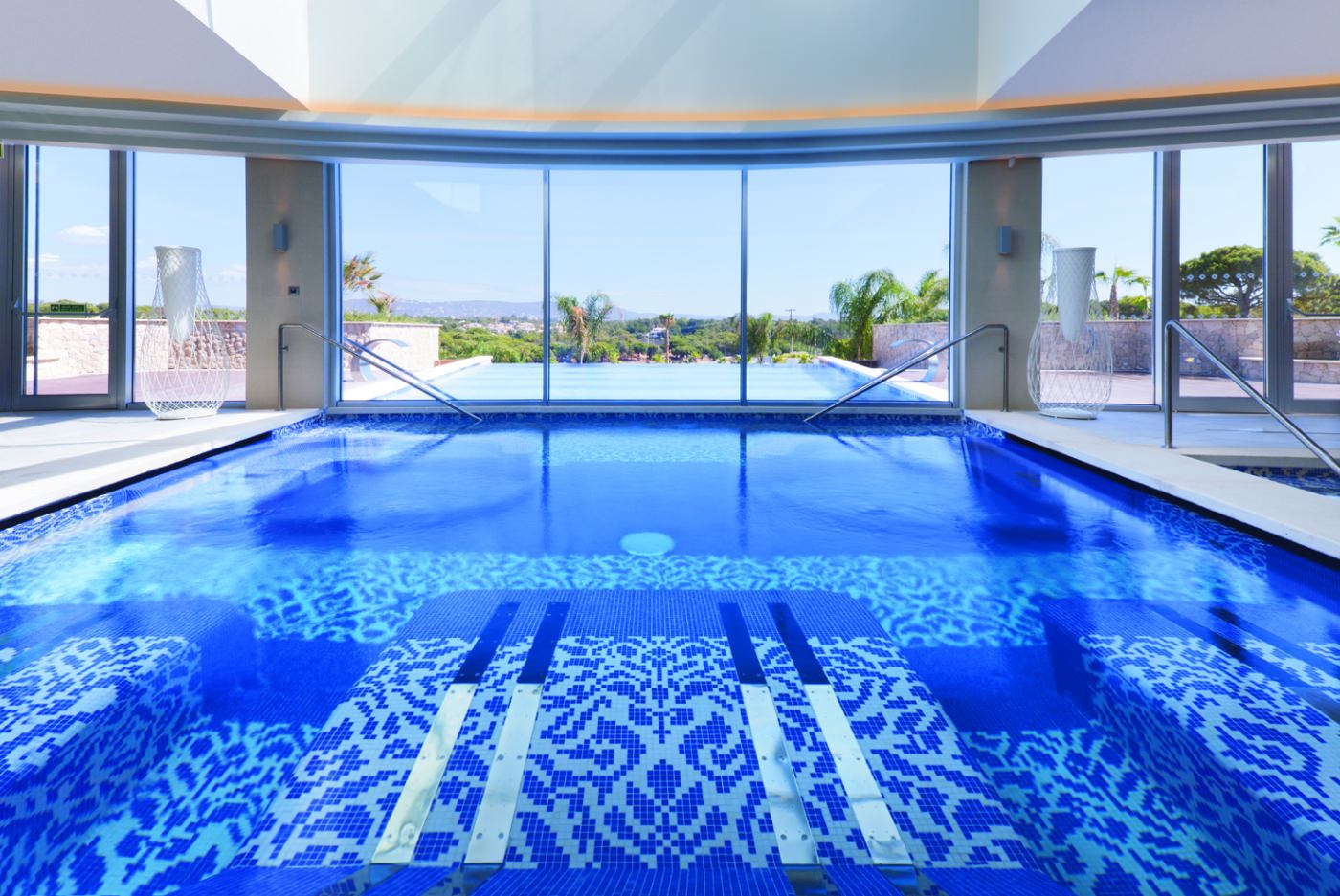 Entspannen Sie im Pool 