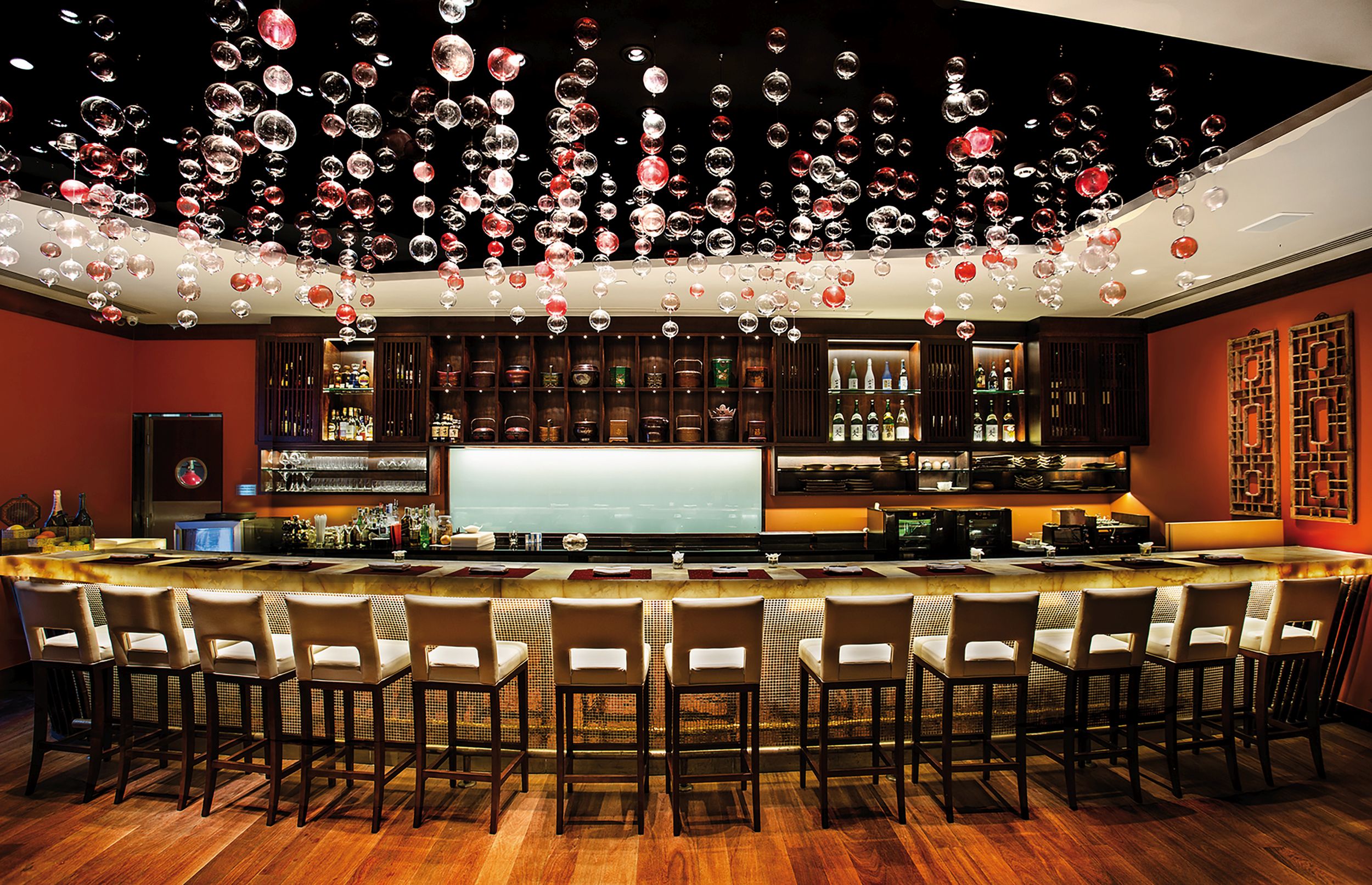 Starten Sie Ihren Abend mit einem Drink an der Bar