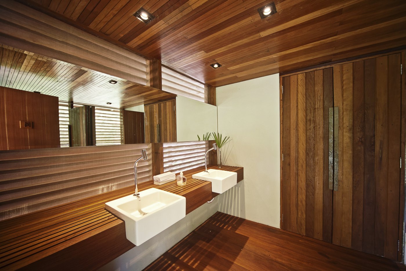 Einfaches Badezimmer 