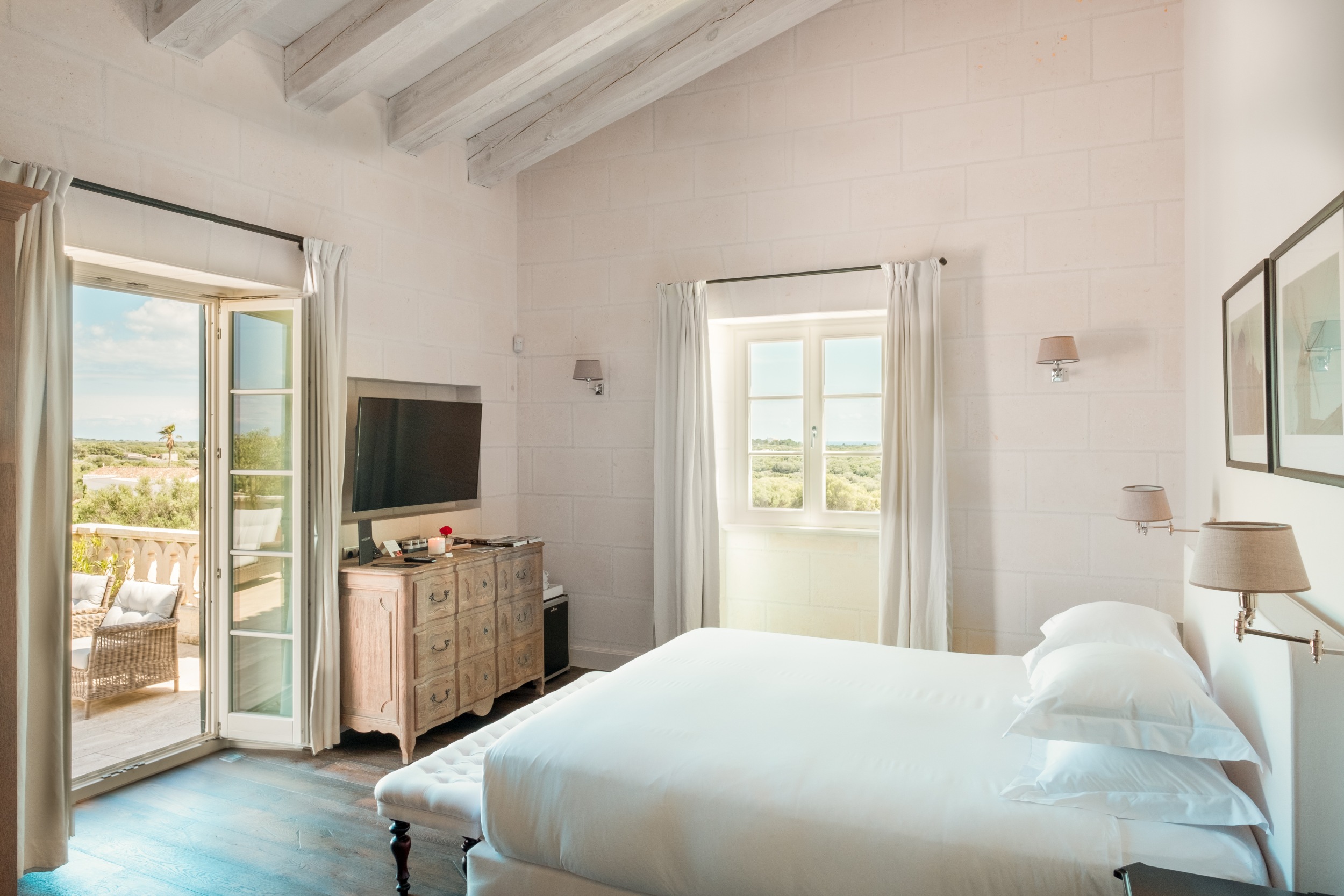 Helles Design im Romero Zimmer