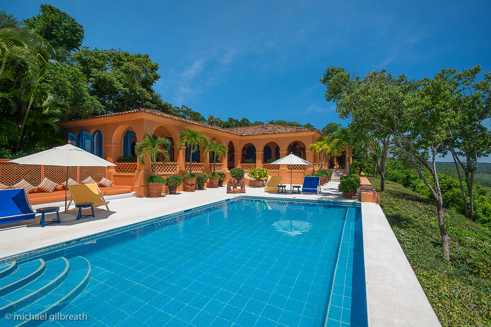 Angenehmer Poolbereich 