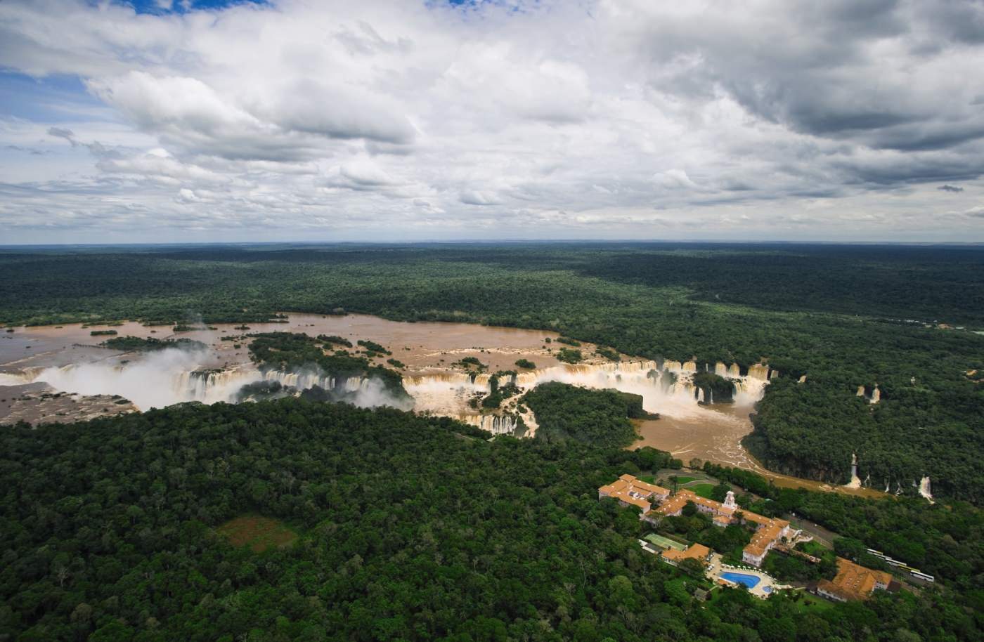 Das Cataratas Hotel mit Blick auf die Iguazu Wasserfälle