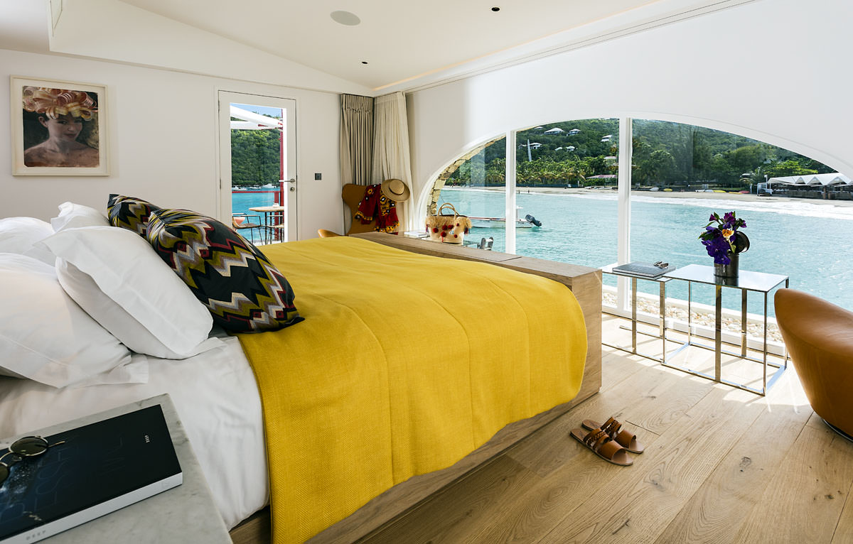 Aufwachen mit dem Blick auf das türkisfarbene Meer