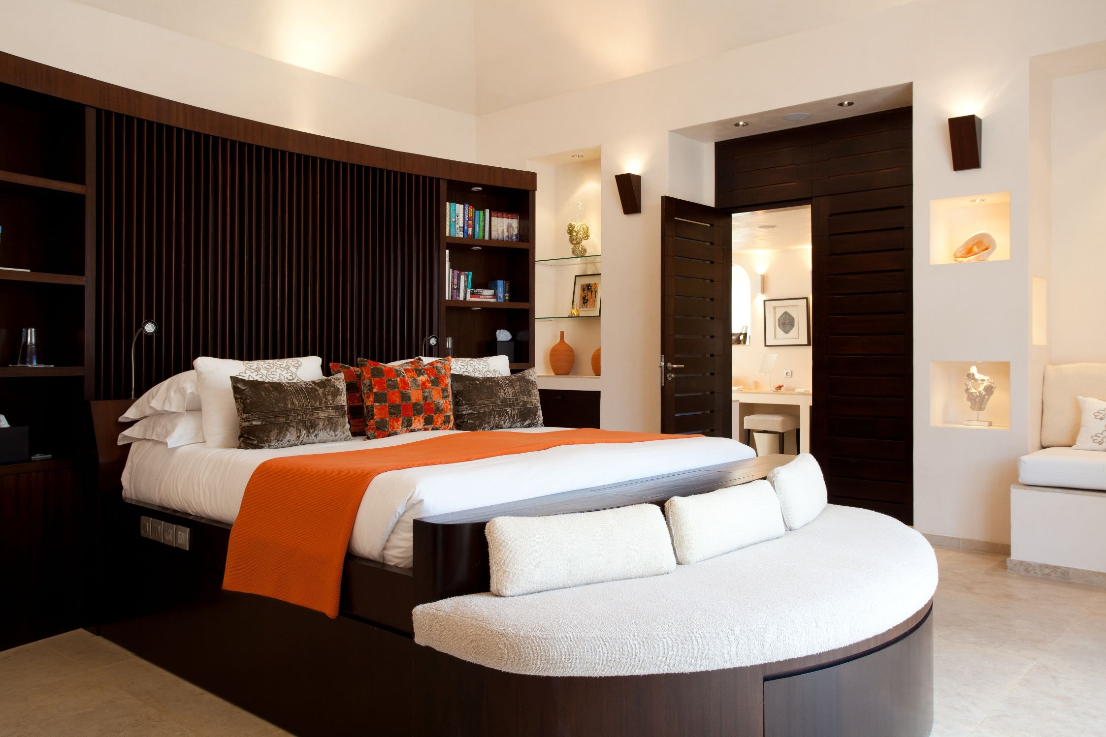 Stilvoll bettet man sich in der Villa Nina