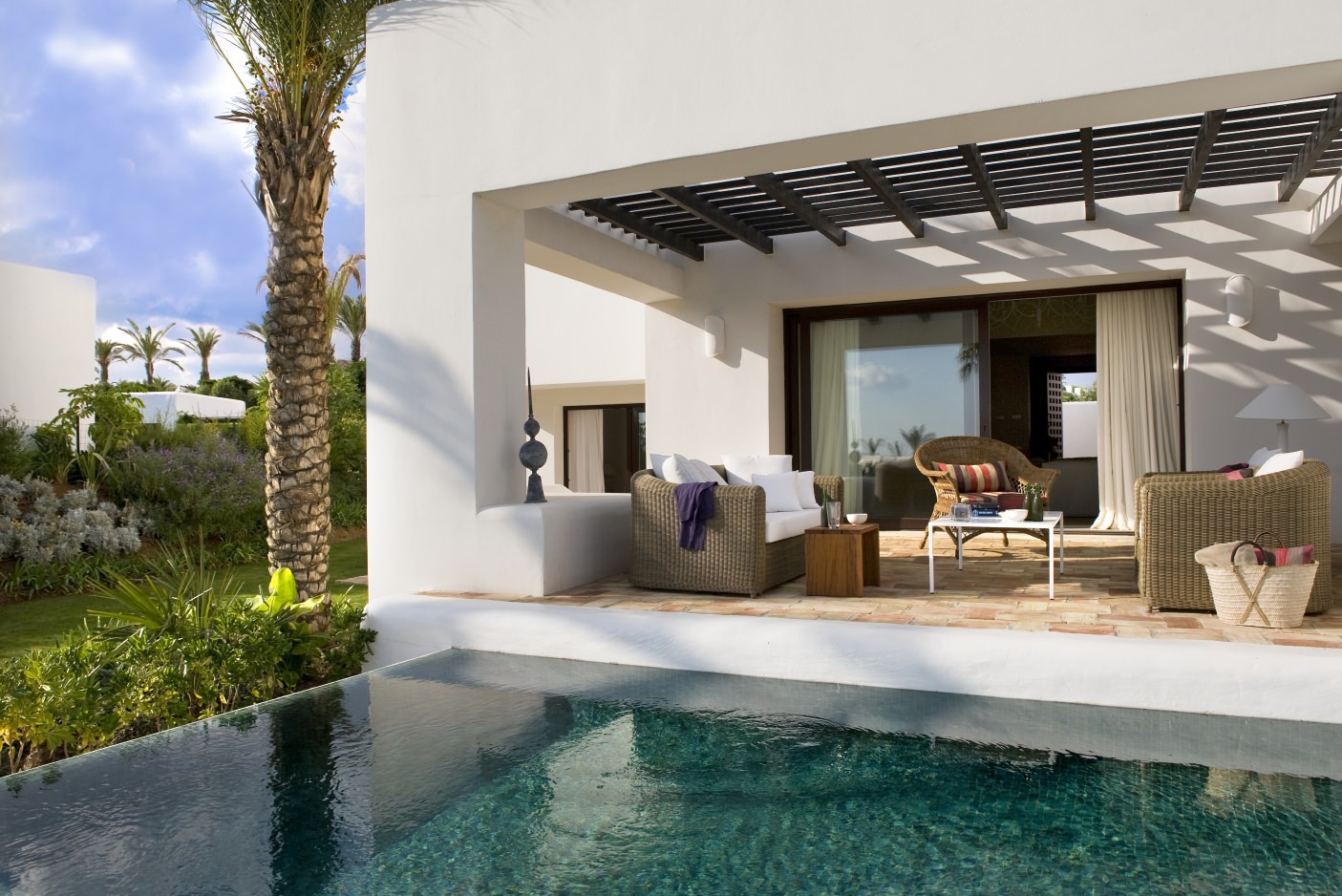 Ihr ganz privater Pool direkt vor Ihrer Villa