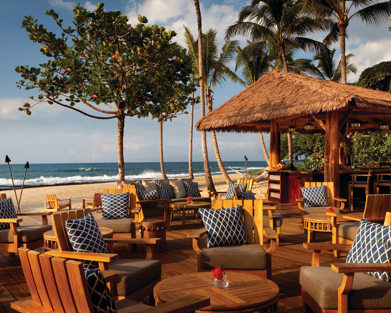 Entspannen Sie bei einem Drink an der Strandbar
