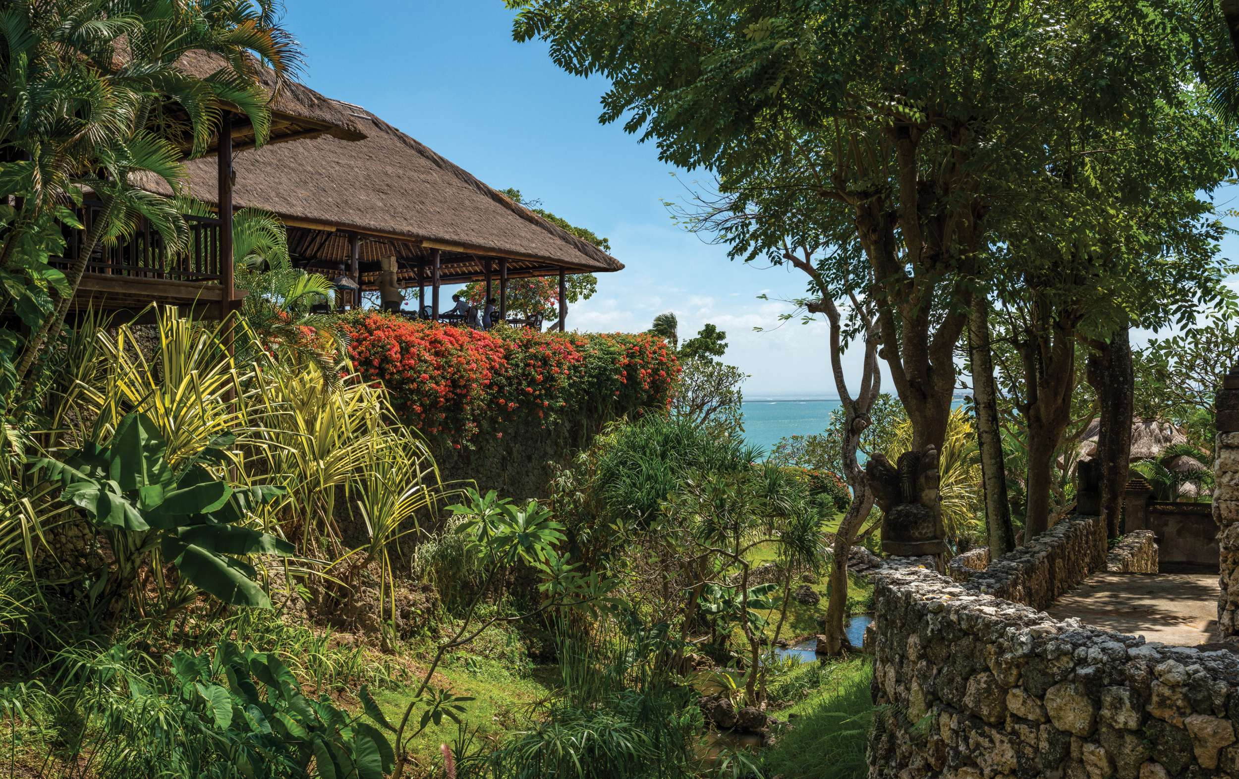 Spazieren Sie durch die Hotelanlage