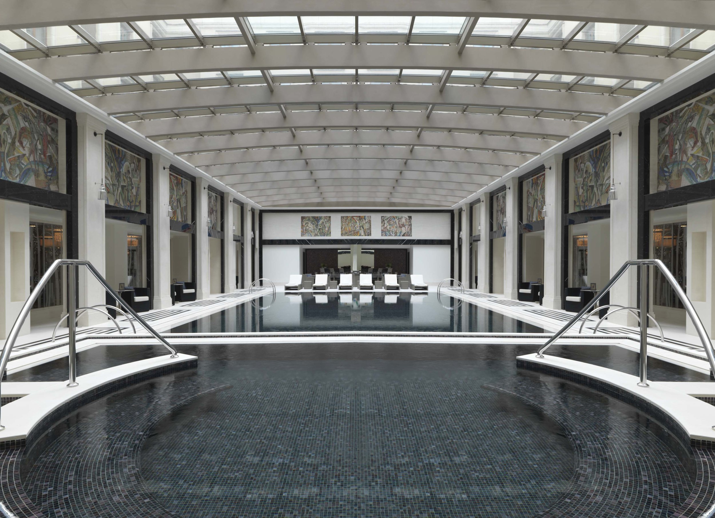 Genießen Sie eine kleine Erfrischung im Pool