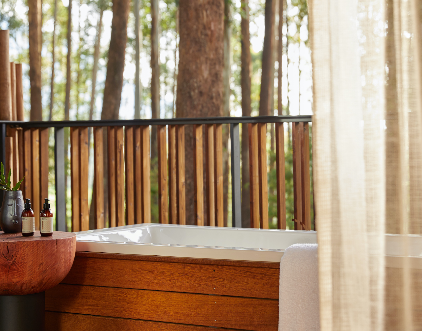 Ihr Badezimmer mit Blick in die Natur