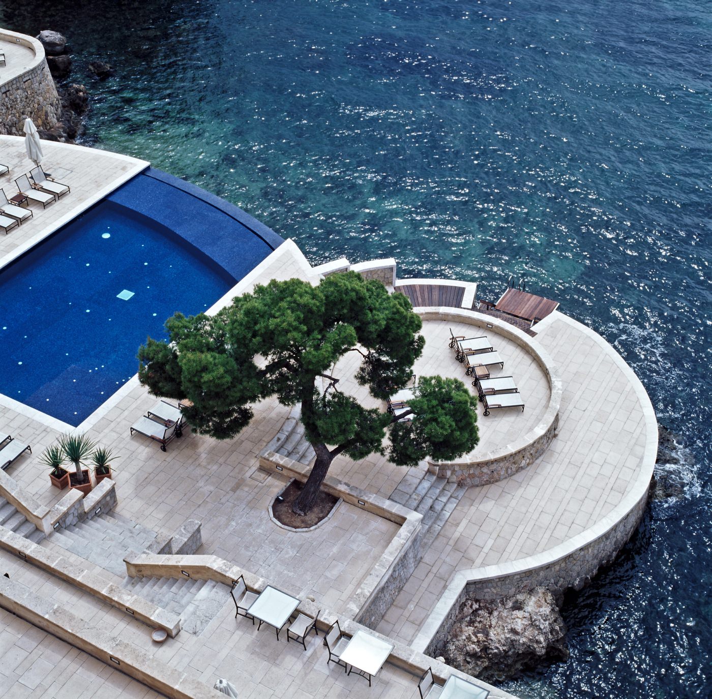 Geniessen Sie den Pool