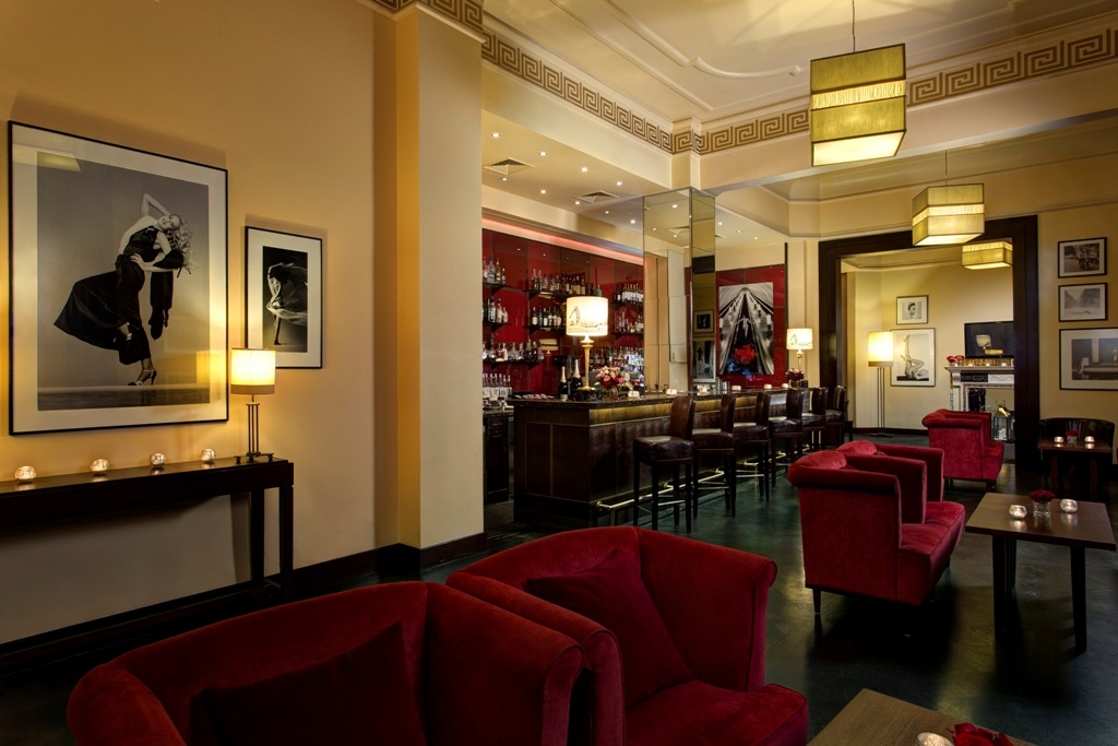 Nehmen Sie einen Drink an der Bar ein