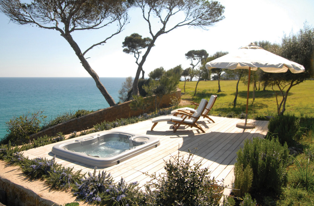 Der Jacuzzi im wunderschönen Garten