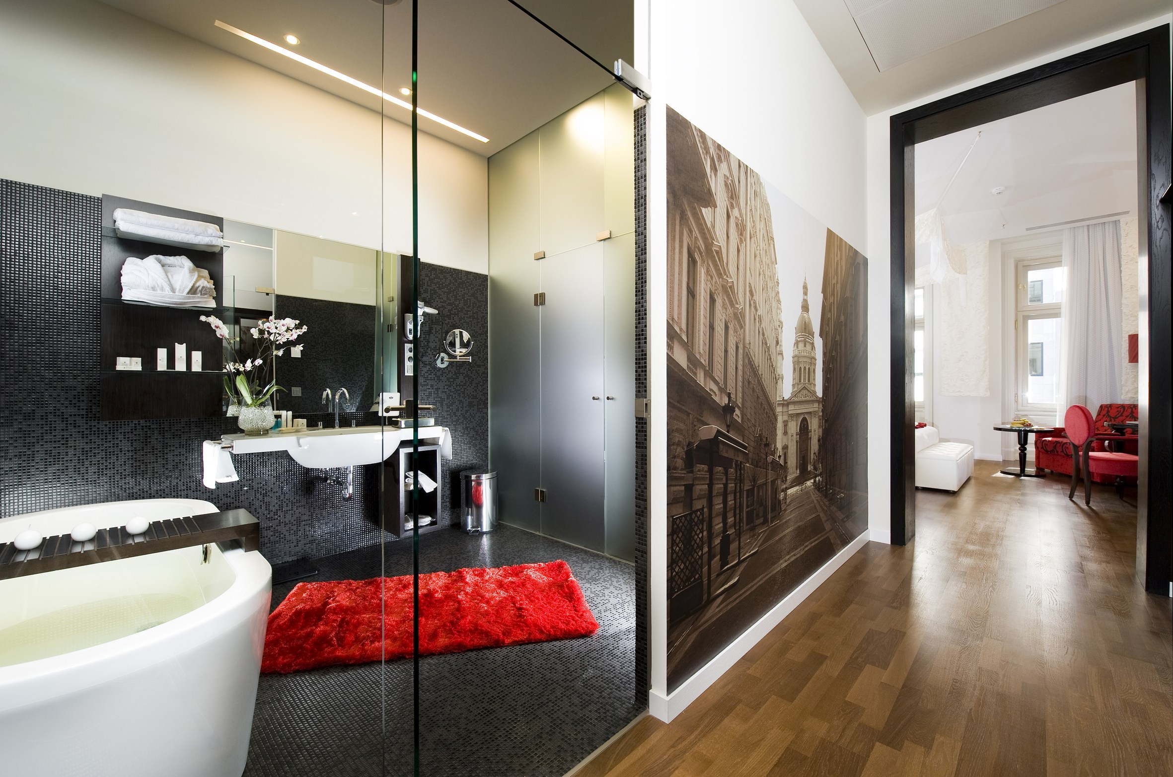 Das großzügige Badzimmer der Suite