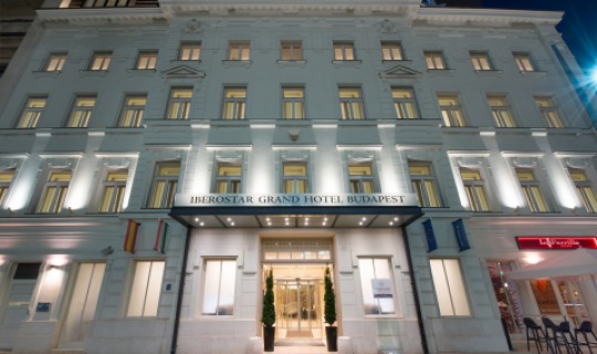 Das Iberostar Grand Budapest heißt Sie herzlich willkommen! Das Iberostar Grand Budapest heißt Sie herzlich willkommen!