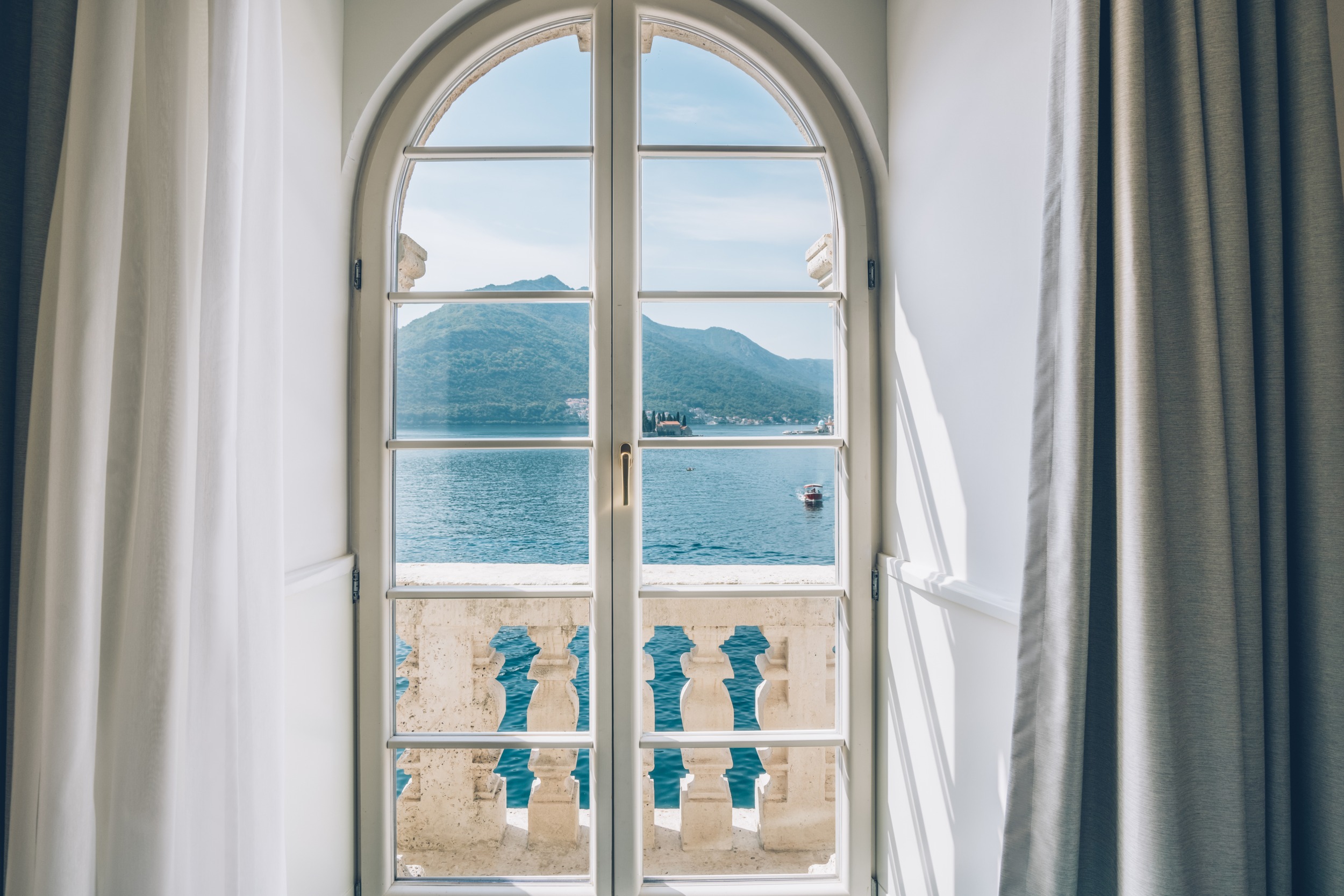 Bewundern Sie den südlichsten Fjord Europas direkt aus Ihrem Fenster