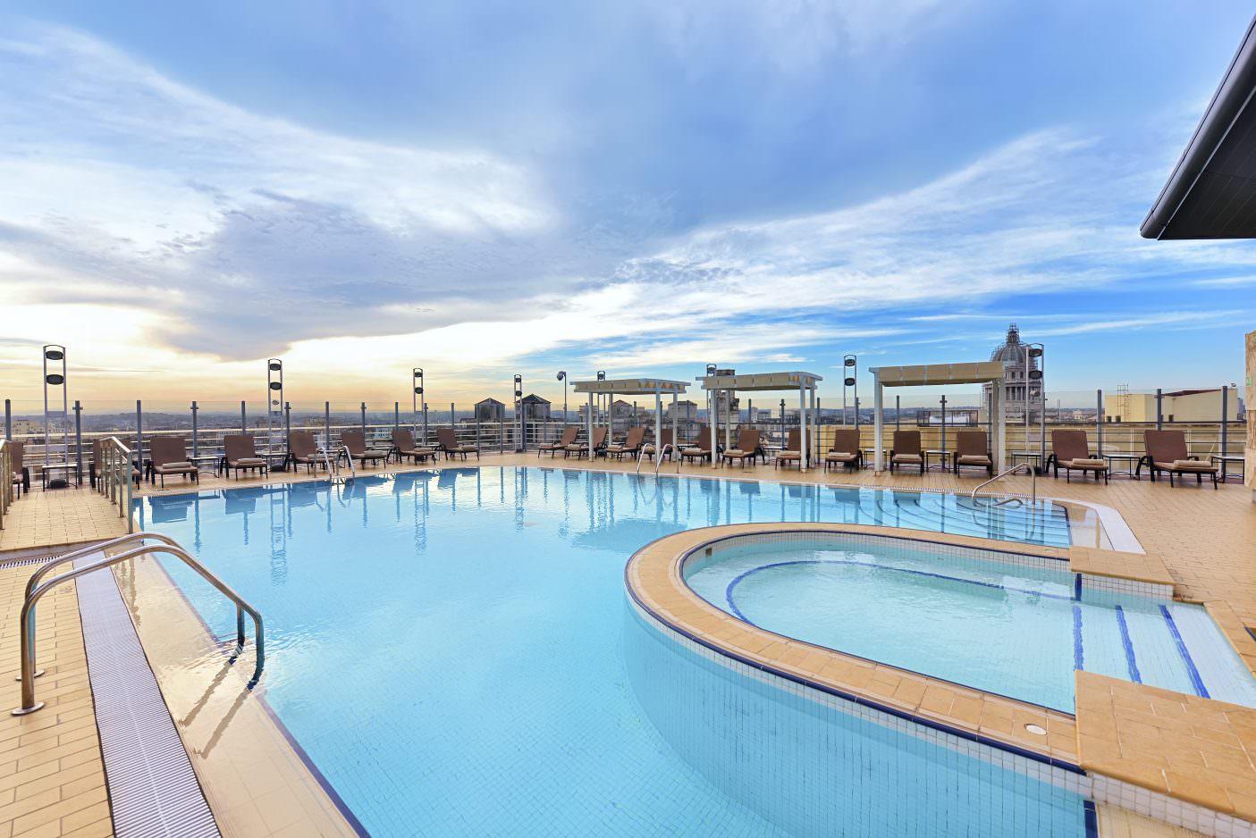 Nach der City in den Pool