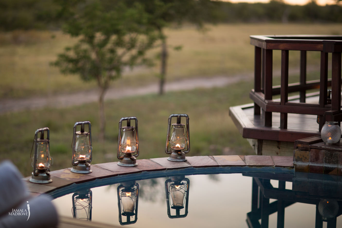 Romantische Stunden am Pool