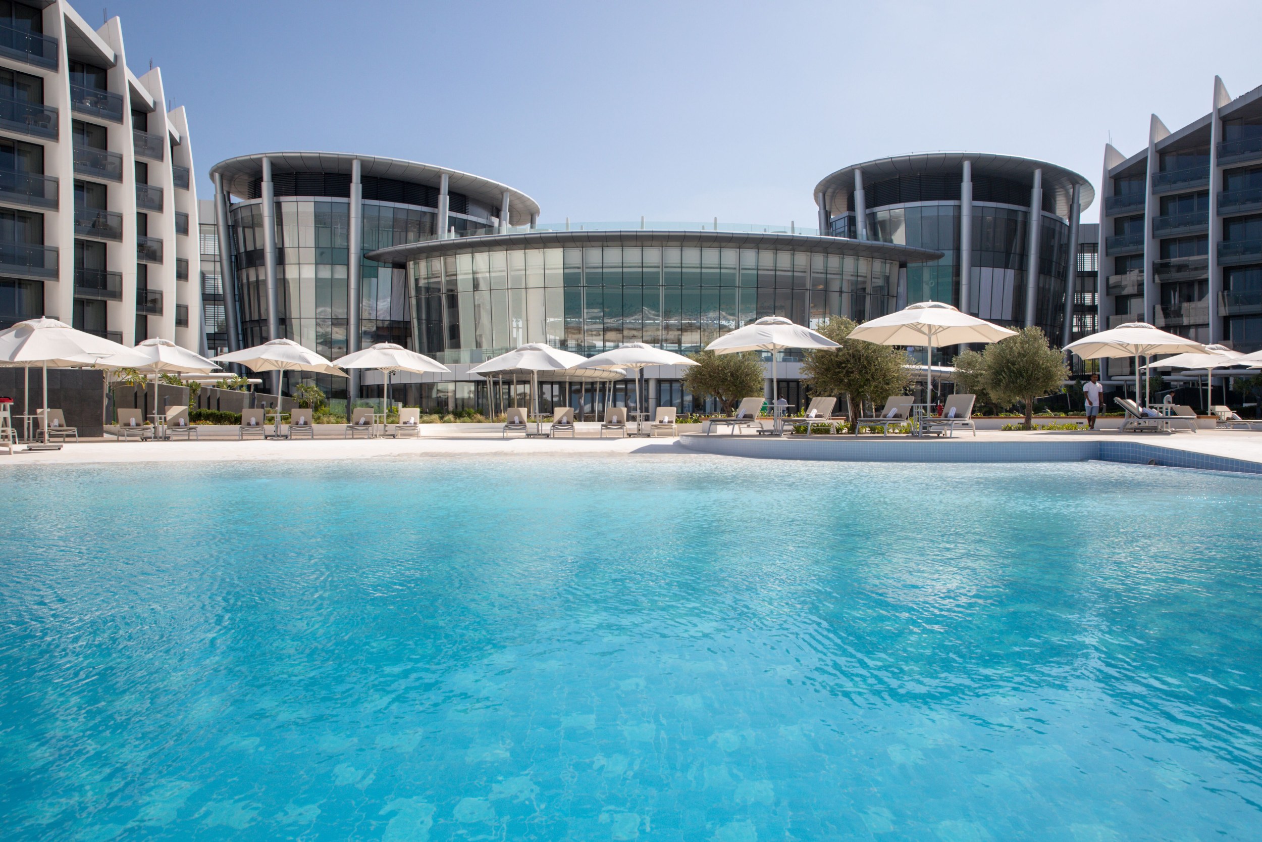 Lassen Sie sich vom Service des Jumeirah at Saadiyat Island verwöhnen