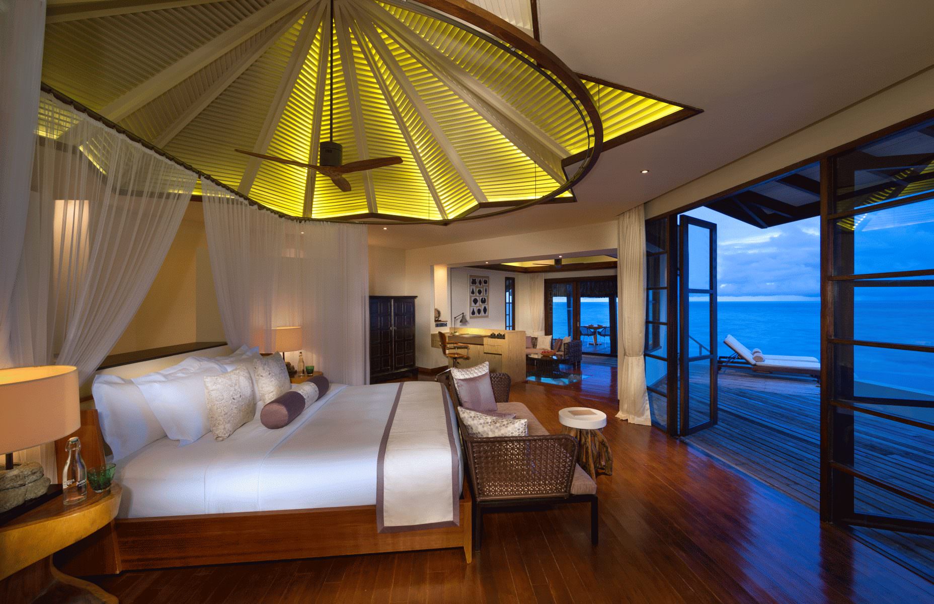 Über dem Wasser sanft gebettet