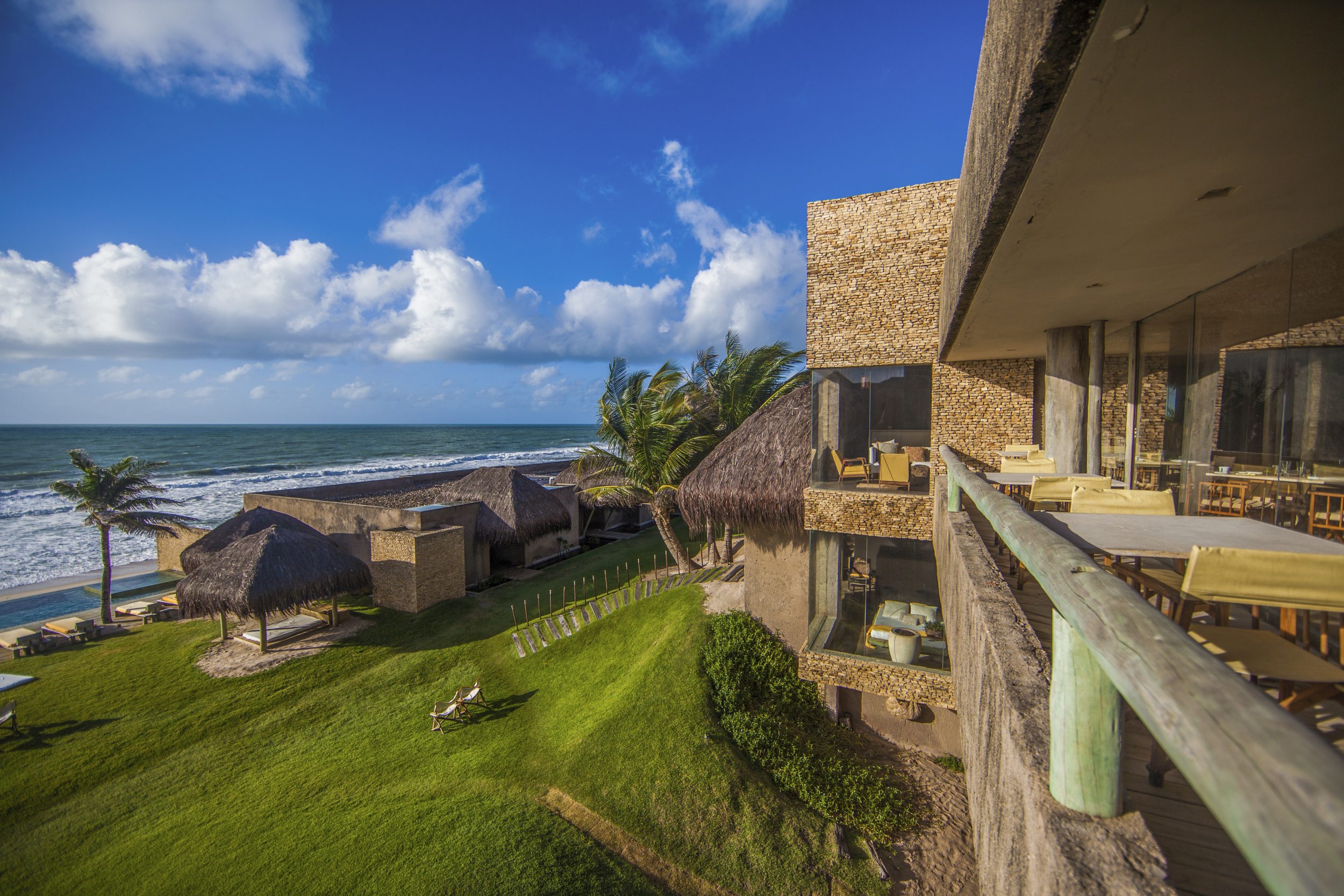Das Restaurant bietet einen magischen Blick aufs Meer