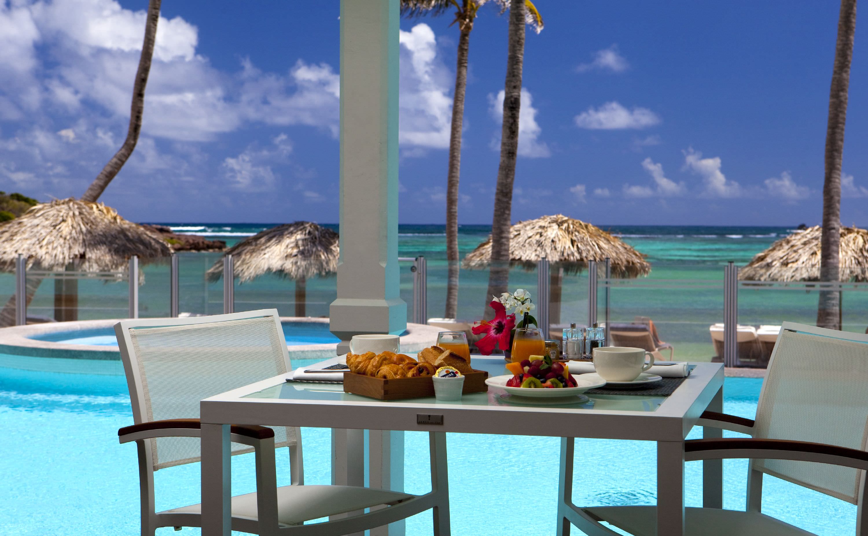 Frühstück mit Blick auf den Ozean