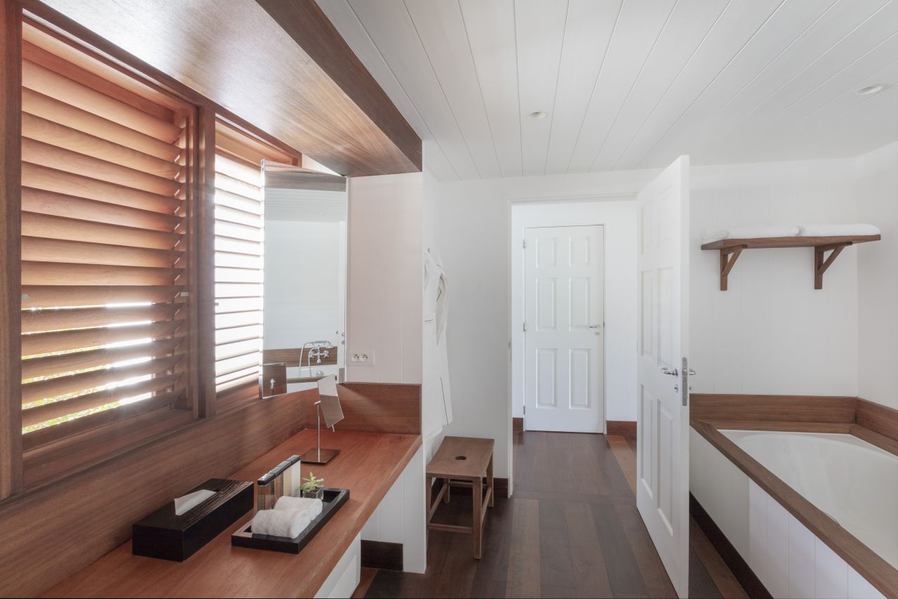 Das großzügige Badezimmer