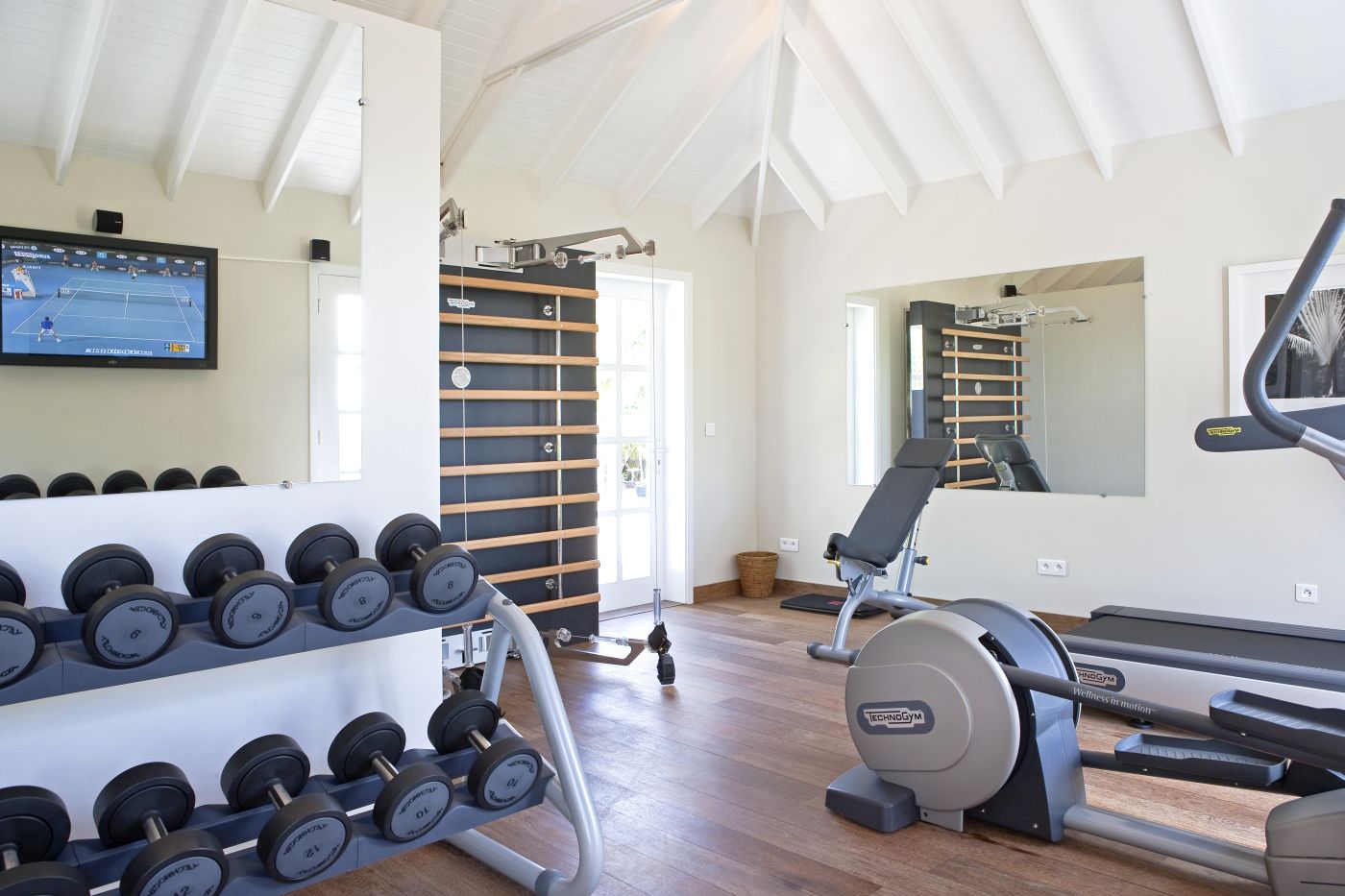 Ein top modernes Fitnessstudio sorgt für den täglichen Ausgleich.