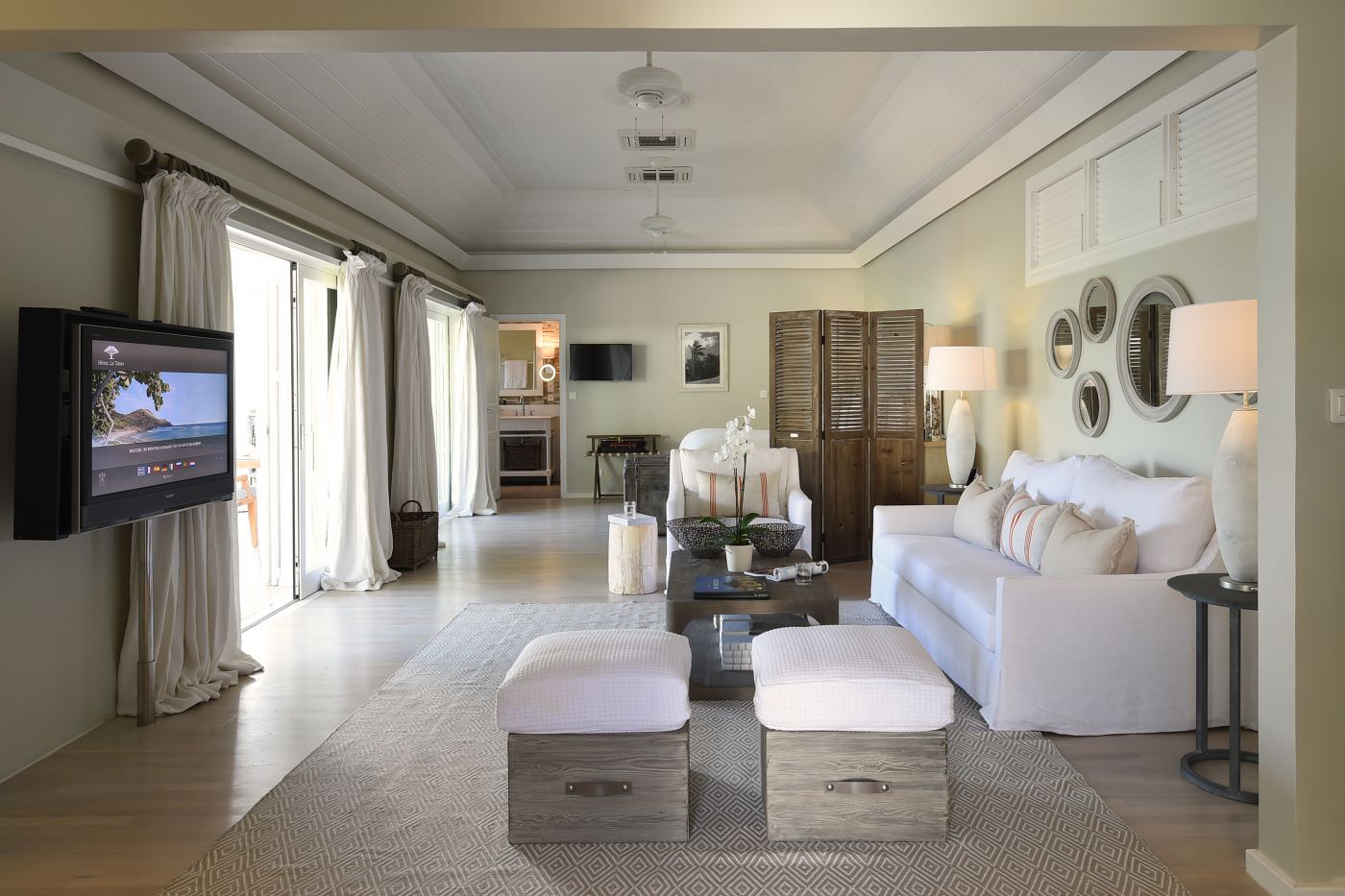 Die großzügige und stilvoll eingerichtete Junior Suite erstrahlt in hellen Farben