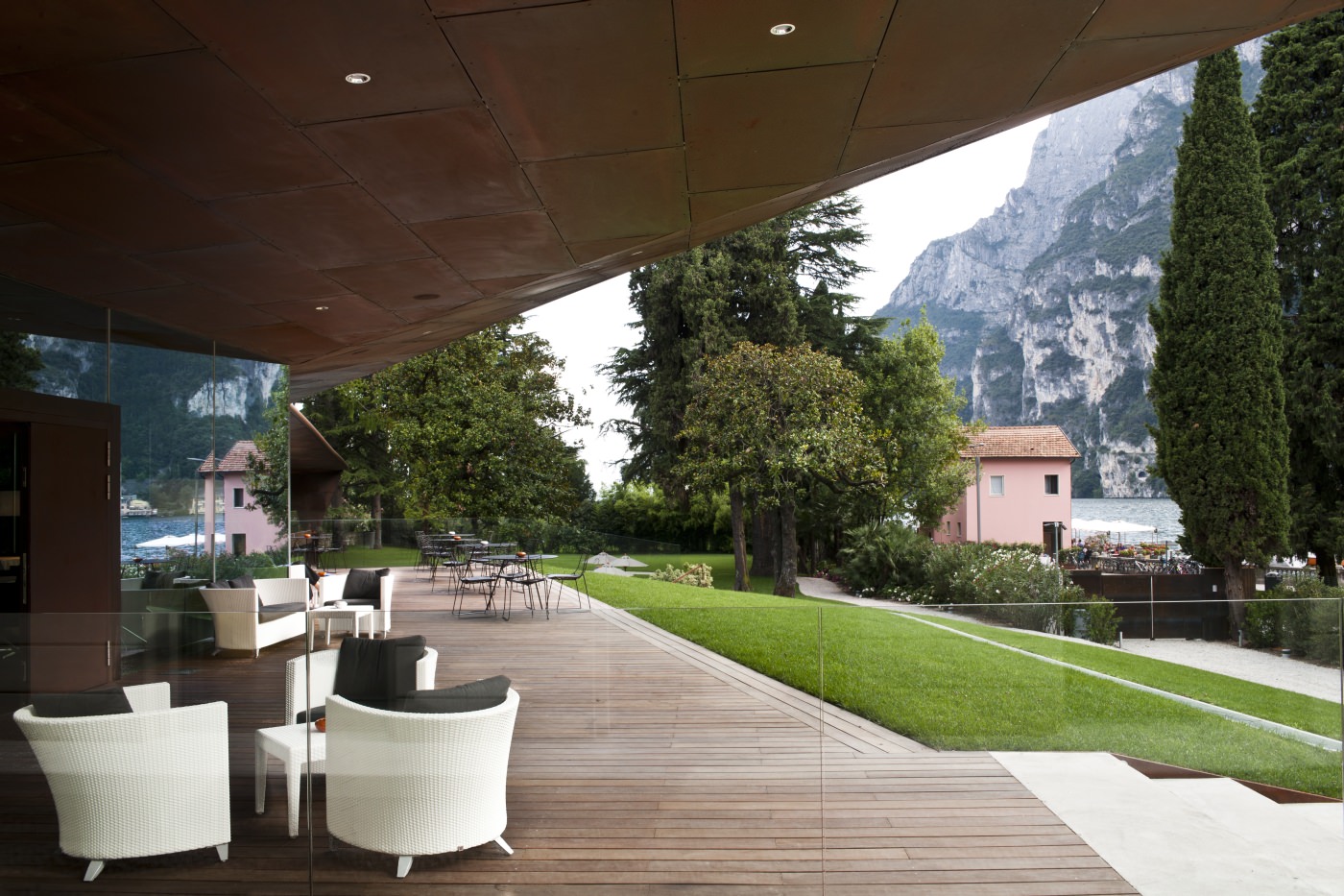 Geniessen Sie den Tag auf der Terrasse