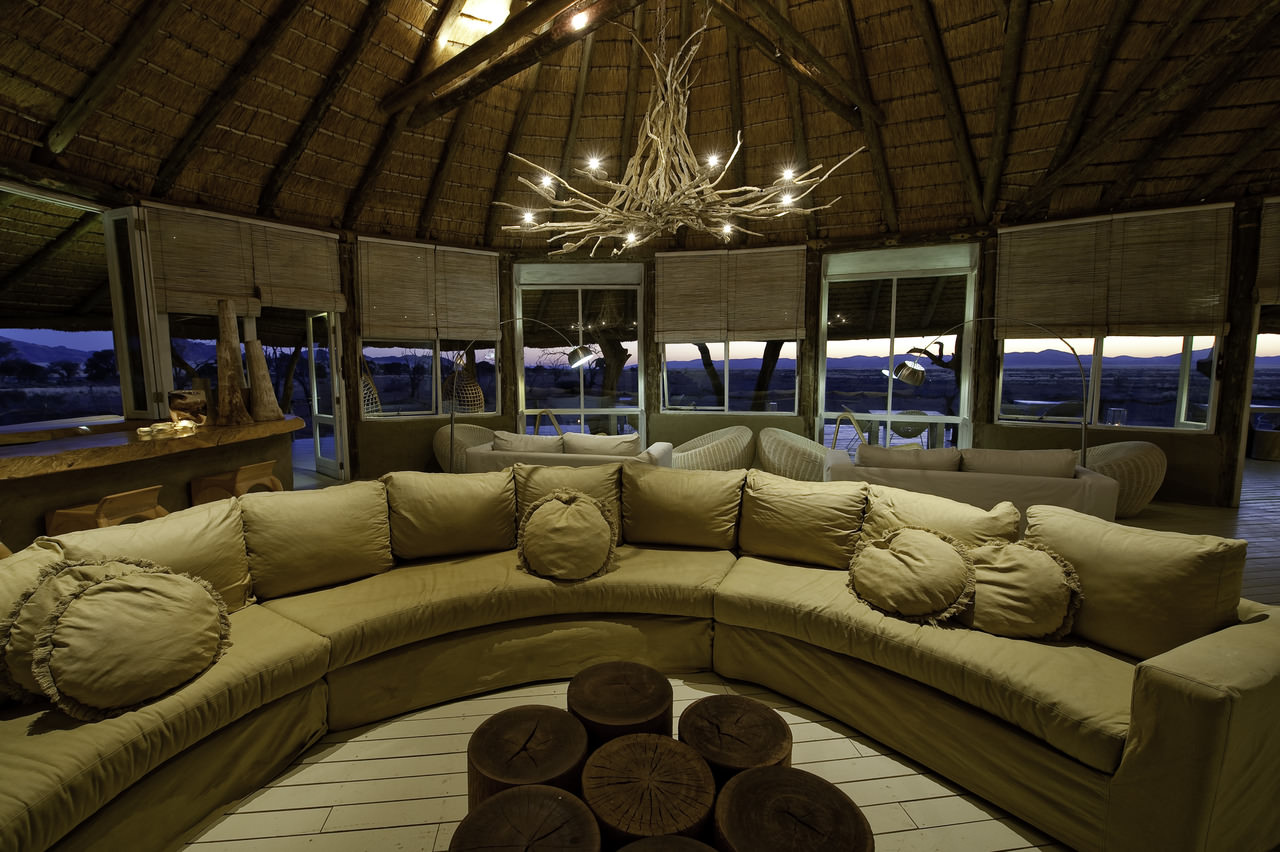 Bei einem Drink in der Lounge lassen Sie den Abend ausklingen