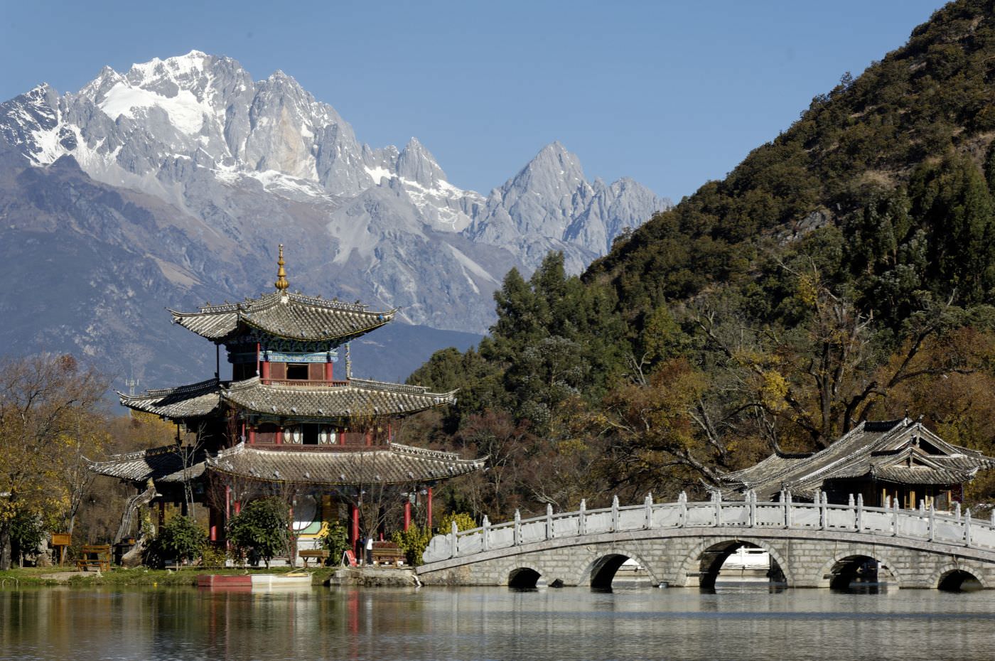 Lijiang liegt in traumhafter Kulisse
