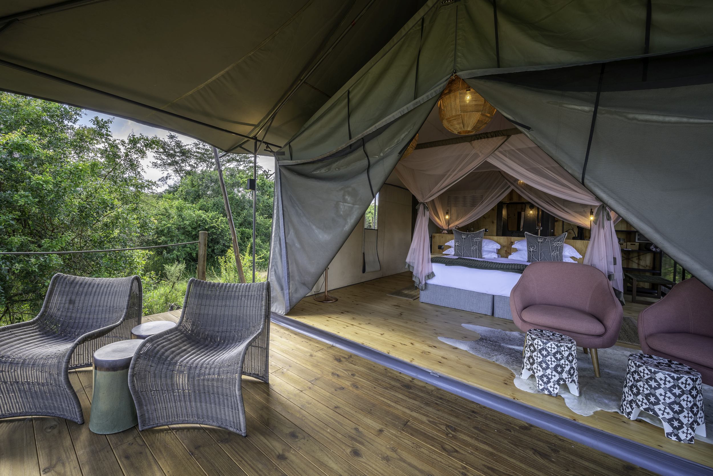 Geräumige Zelte mit traditionellen Details