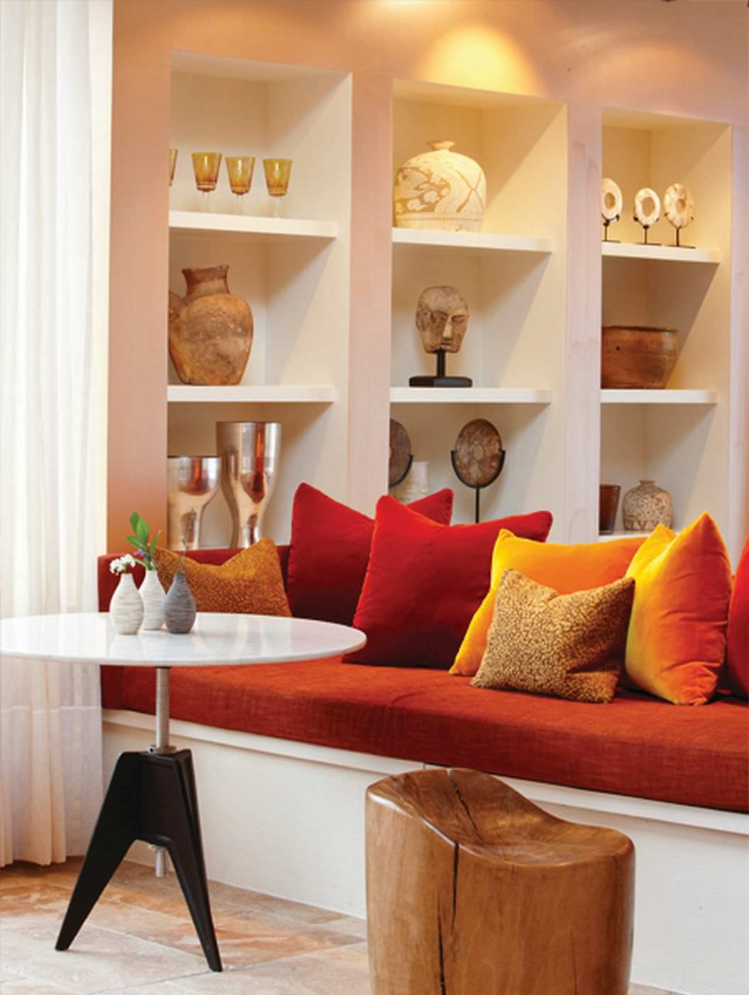 Moderne Inneneinrichtung mit farbenfrohen Details