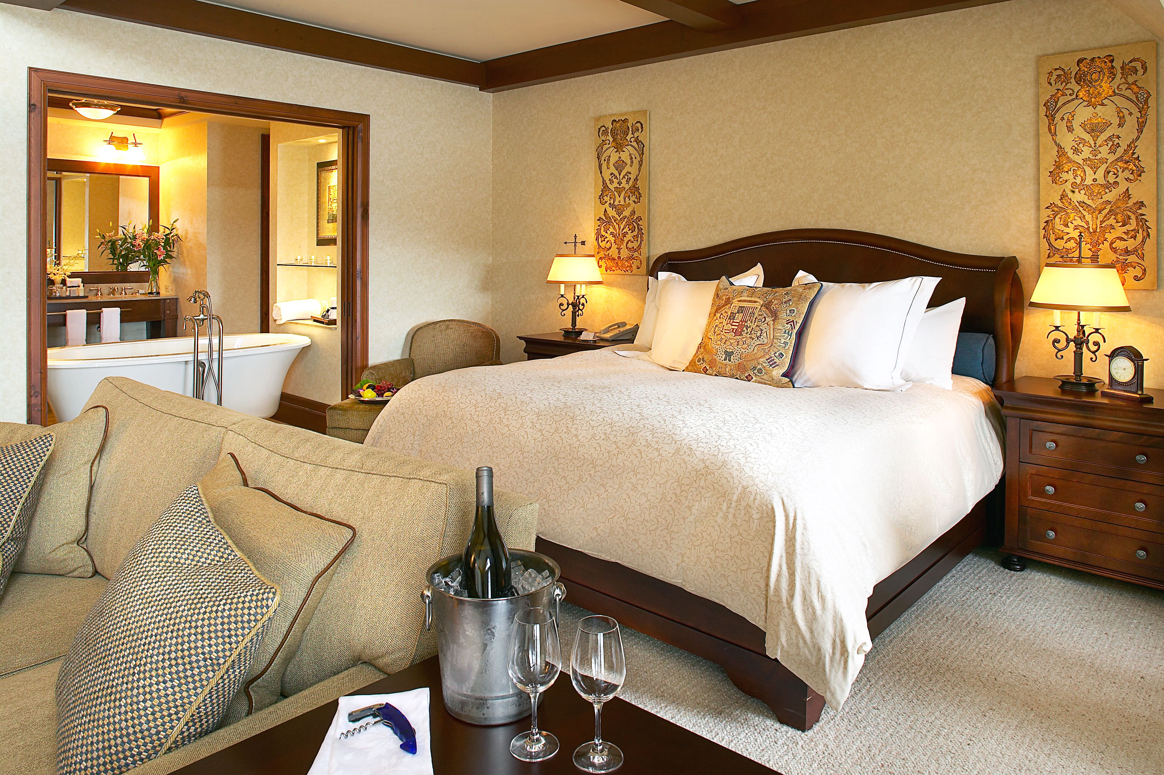 Gemütliche Zimmer mit klassischem Interieur