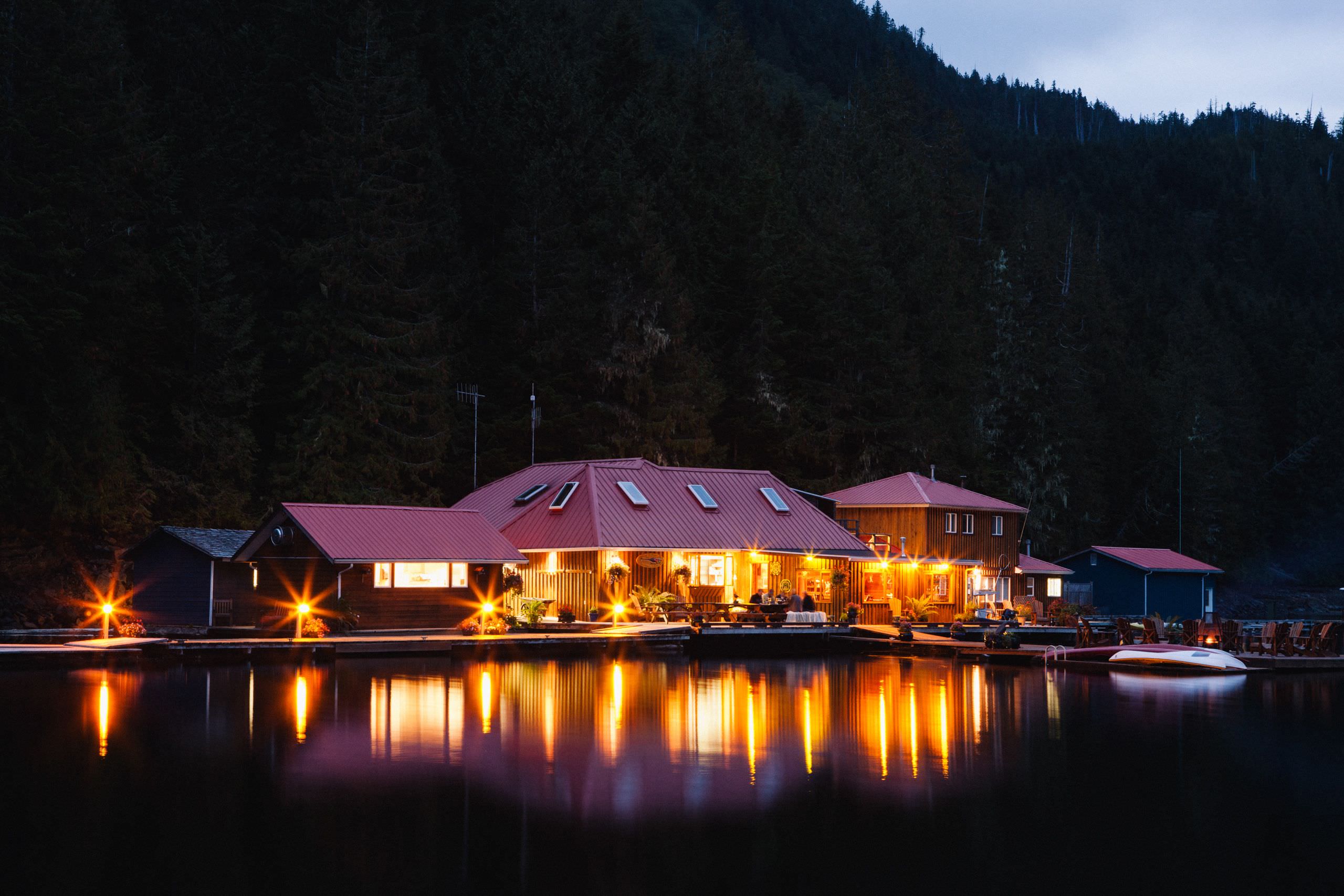 Abenddämmerung über der Lodge