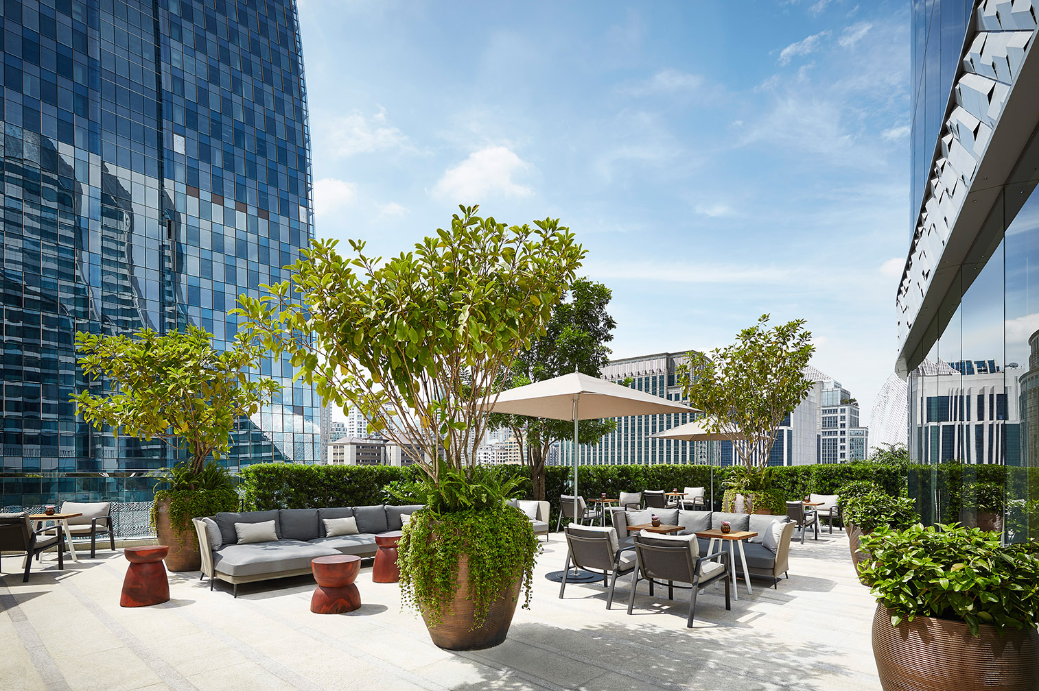 Die Garden Terrace lädt zu einem Kaffee in der Sonne ein