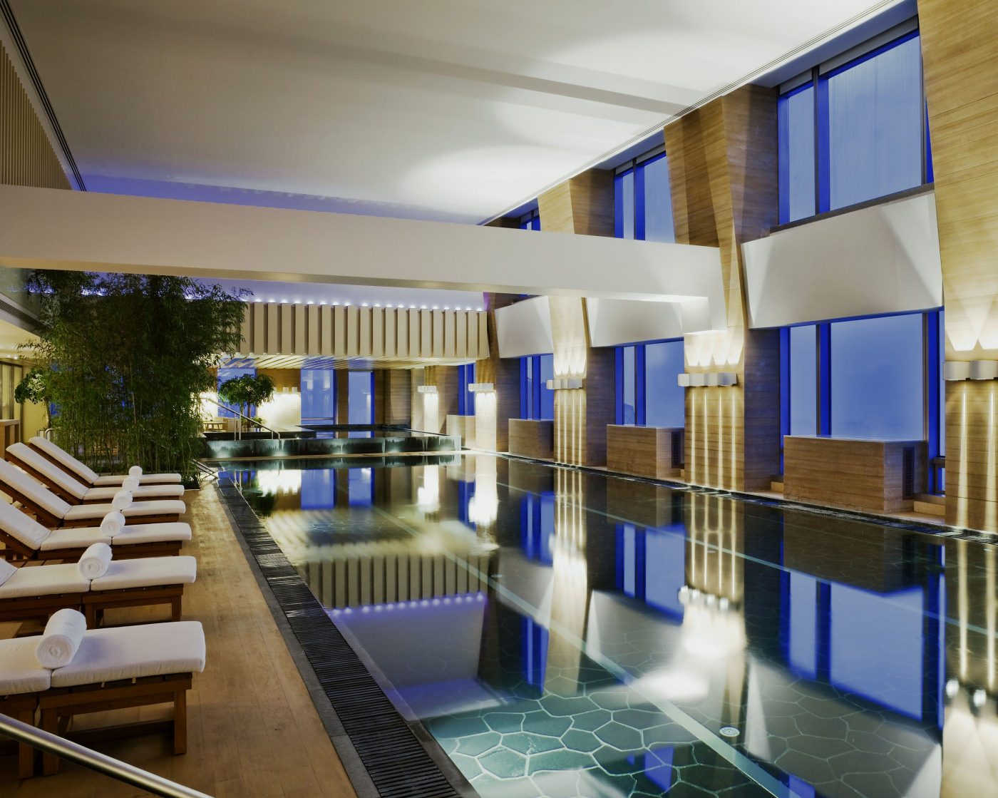 Entspannen Sie im edlen Pool