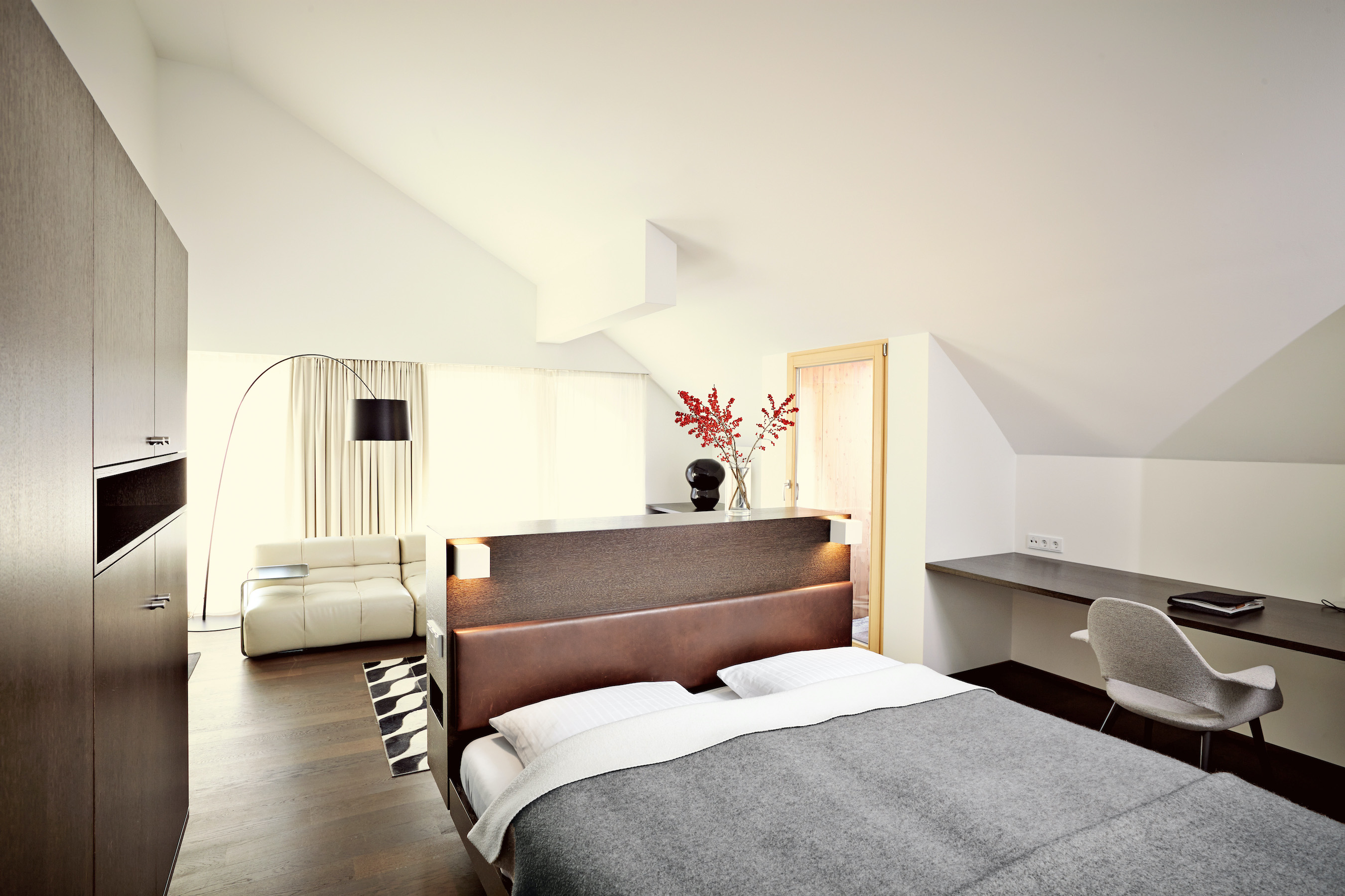 Edle Materialien und attraktive Designelemente in Penthouselage