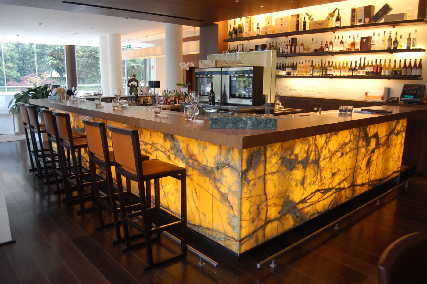 Genießen Sie einen Drink an der Bar 