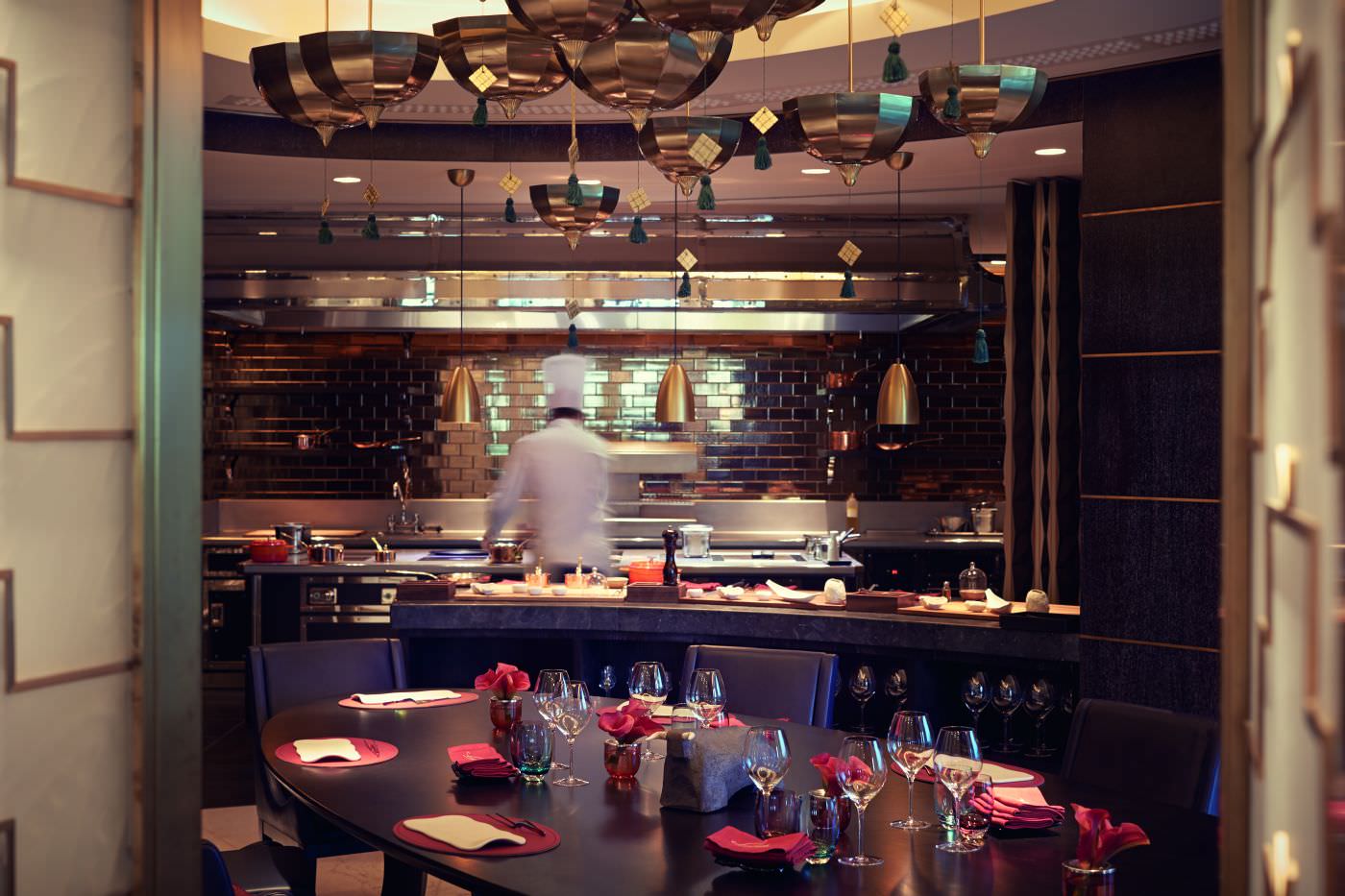 Michelin-Sterne-Koch Sergi Arola gibt dem Restaurant seinen Namen "Arola"