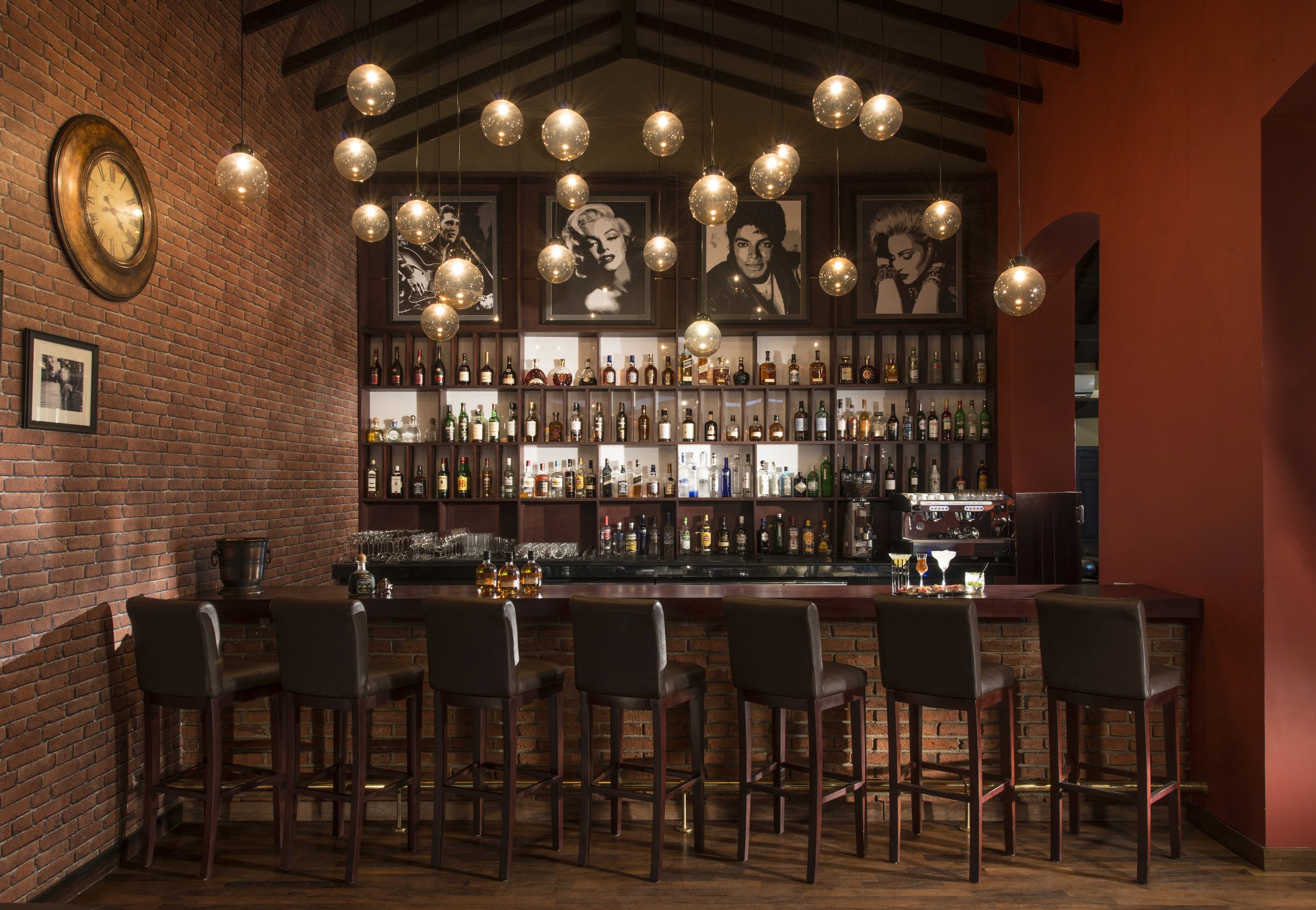 Der perfekten Aperitif wird für Sie in der Hotelbar kreiert