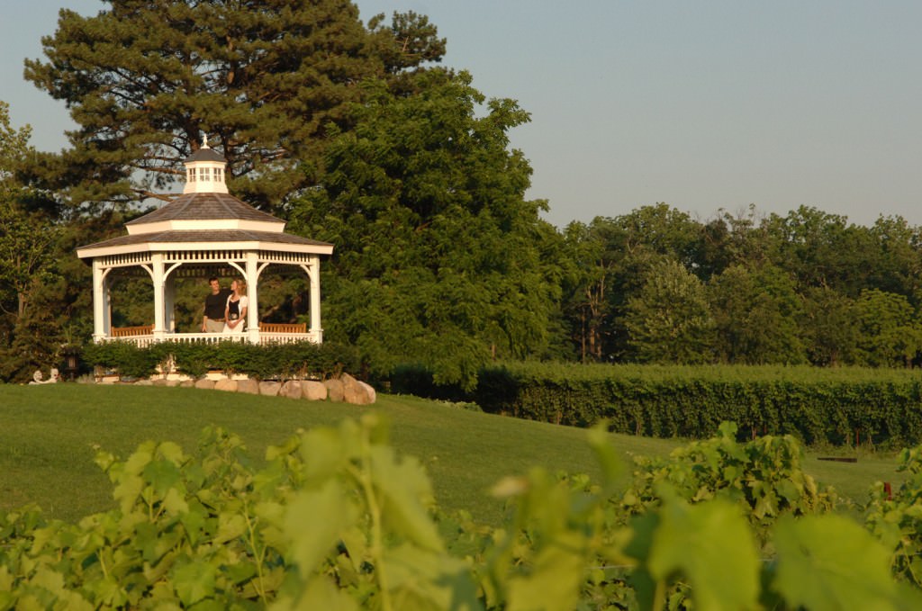 Zweisamkeit im wunderschönen Garten des Riverbend Inn