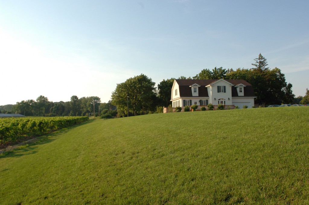 Spazieren Sie über das riesige Anwesen und genießen Sie die traumhafte Lanschaft